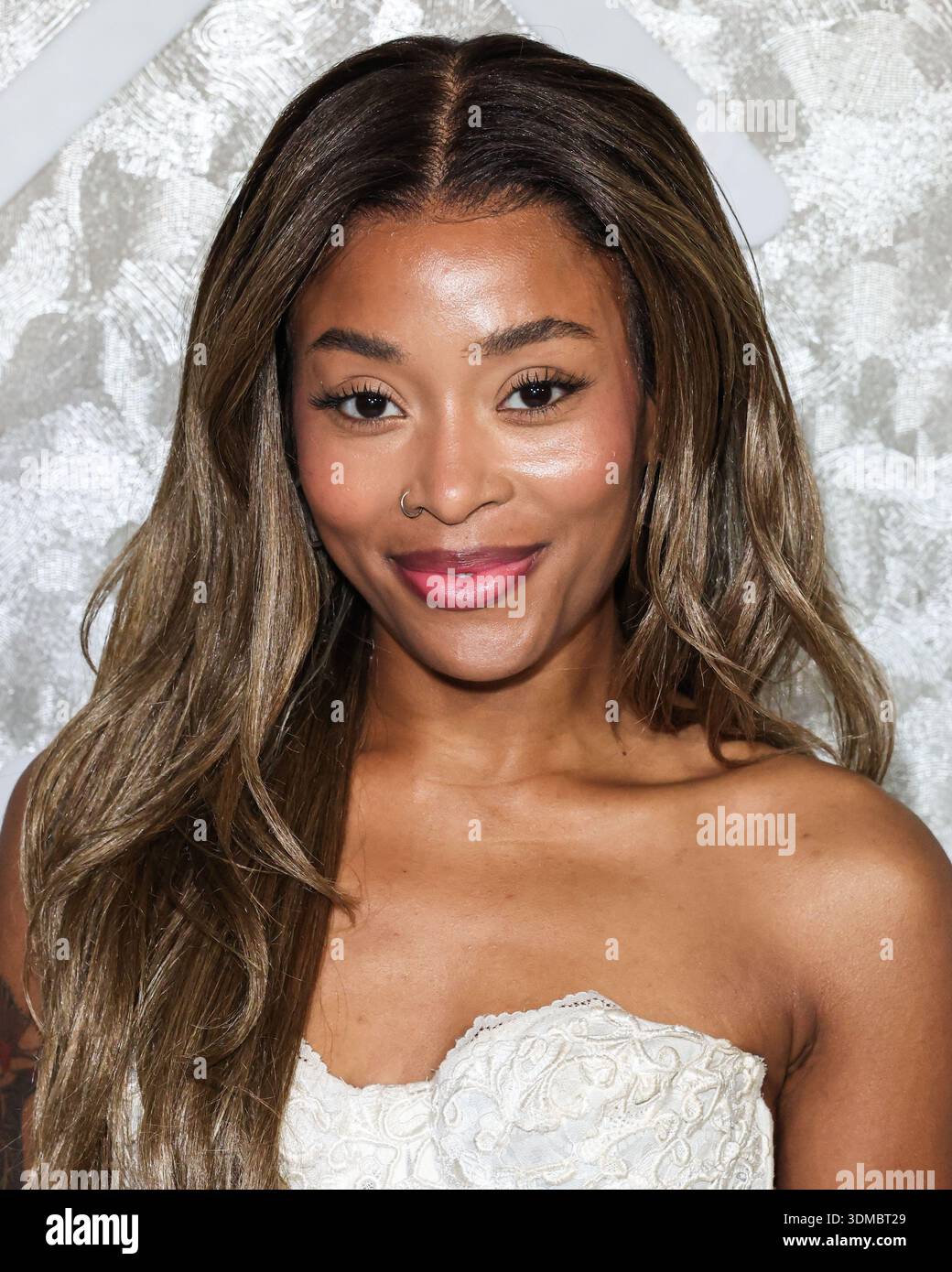 HOLLYWOOD, LOS ANGELES, KALIFORNIEN, USA - 29. JANUAR: Maya J'an kommt an der Warner Music Group Grammy Awards Party 2026 (68. Jährliche Grammy Awards), die am 29. Januar 2026 am 6400 Sunset Boulevard in Hollywood, Los Angeles, Kalifornien, USA stattfindet. (Foto: Xavier Collin/Image Press Agency) Stockfoto