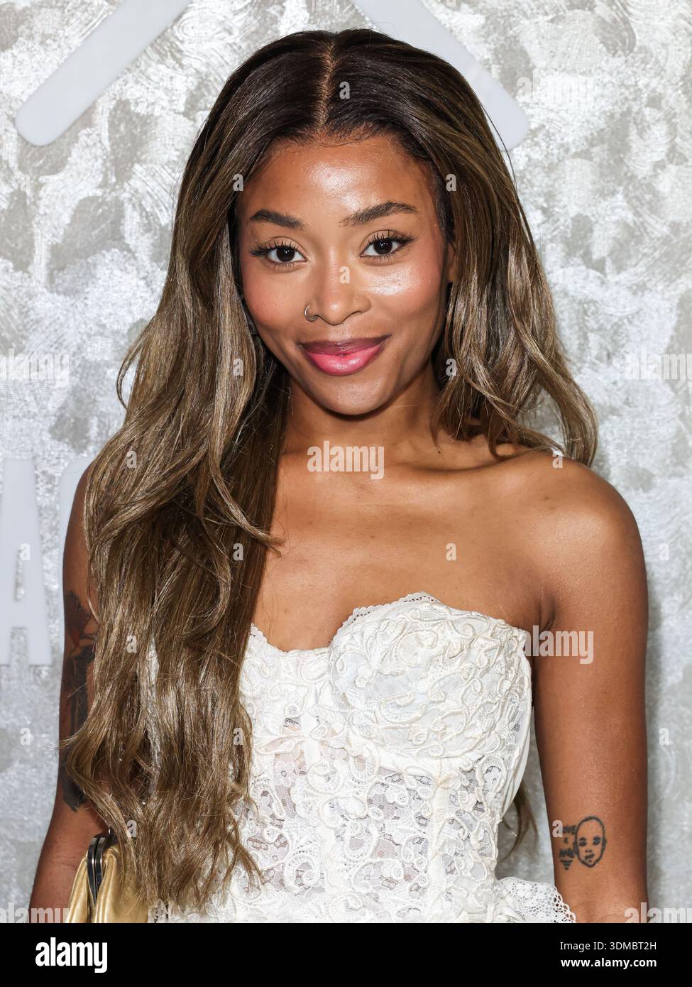 HOLLYWOOD, LOS ANGELES, KALIFORNIEN, USA - 29. JANUAR: Maya J'an kommt an der Warner Music Group Grammy Awards Party 2026 (68. Jährliche Grammy Awards), die am 29. Januar 2026 am 6400 Sunset Boulevard in Hollywood, Los Angeles, Kalifornien, USA stattfindet. (Foto: Xavier Collin/Image Press Agency) Stockfoto