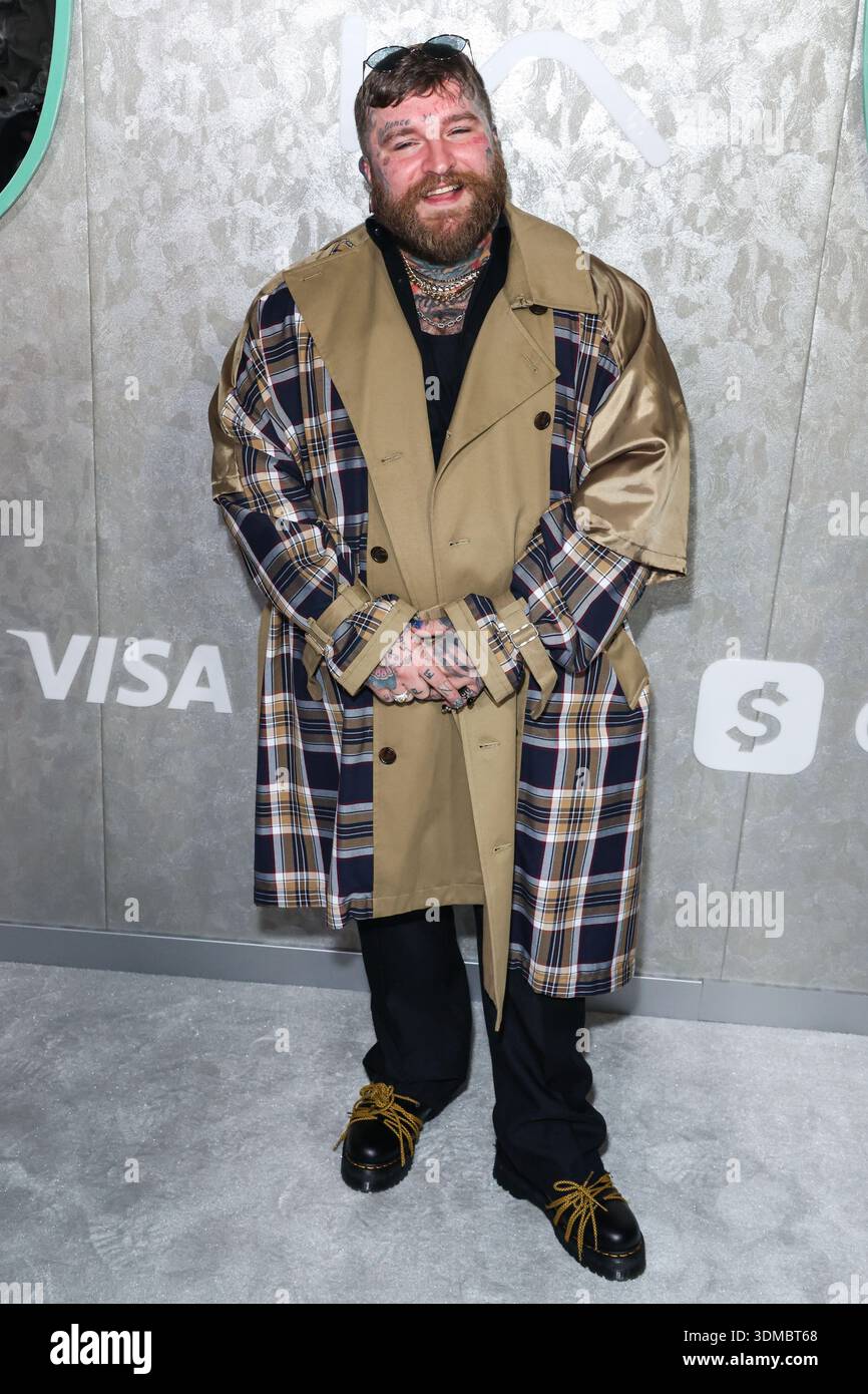 HOLLYWOOD, LOS ANGELES, KALIFORNIEN, USA - 29. JANUAR: Teddy Swims kommt auf der Warner Music Group Grammy Awards Party 2026 (68. Jährliche Grammy Awards) an, die am 29. Januar 2026 am 6400 Sunset Boulevard in Hollywood, Los Angeles, Kalifornien, USA stattfindet. (Foto: Xavier Collin/Image Press Agency) Stockfoto