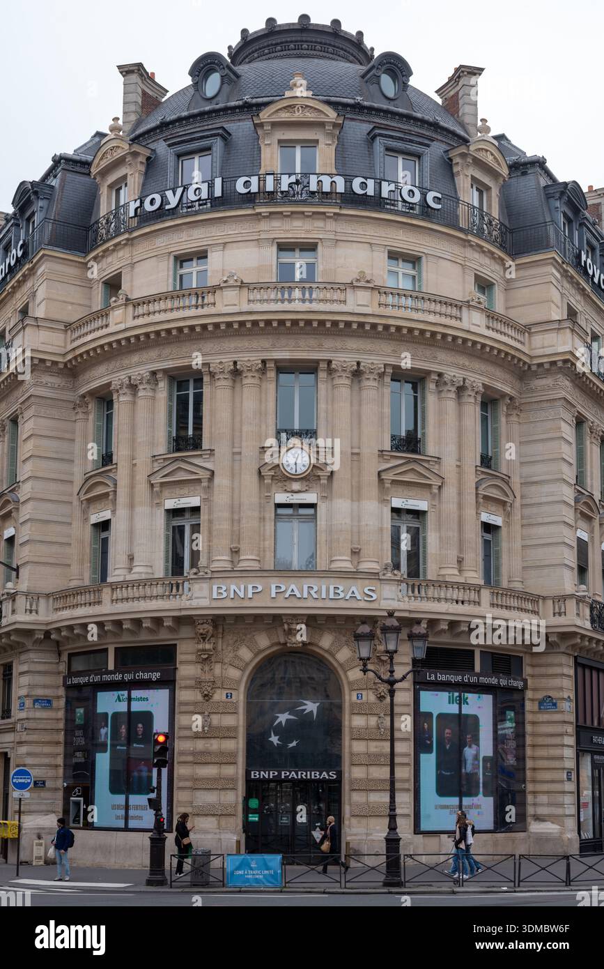 Paris, Frankreich, 01.31.2026. Eine Filiale der französischen Universalbank BNP Paribas am Place de l'Opera im 2. Arrondissement von Paris Stockfoto