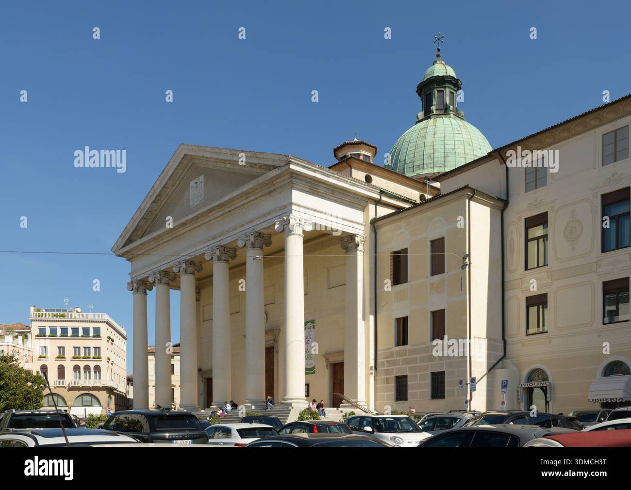 Die Kathedrale von Treviso (Duomo di Treviso), die dem Heiligen Peter geweiht ist, ist das wichtigste religiöse Gebäude in Treviso, Italien. Stockfoto