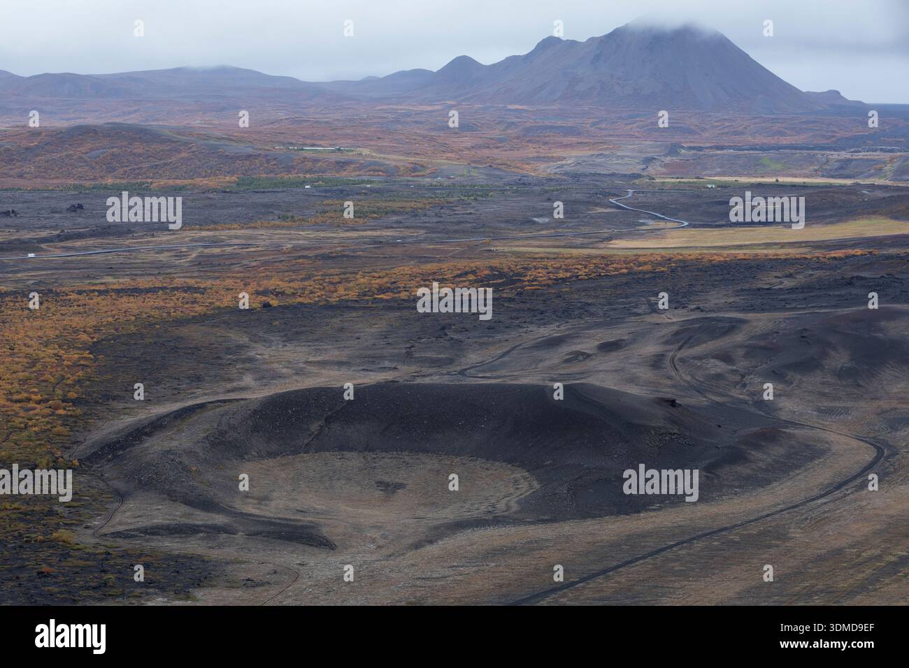 Vulkan, Vulkankegel Hverfjall, Hverfell, Blick vom Kraterrand über die Lavawüste, Lava, Vulkansystem der Krafla im Norden Inseln beim See Mývatn, Tuf Stockfoto