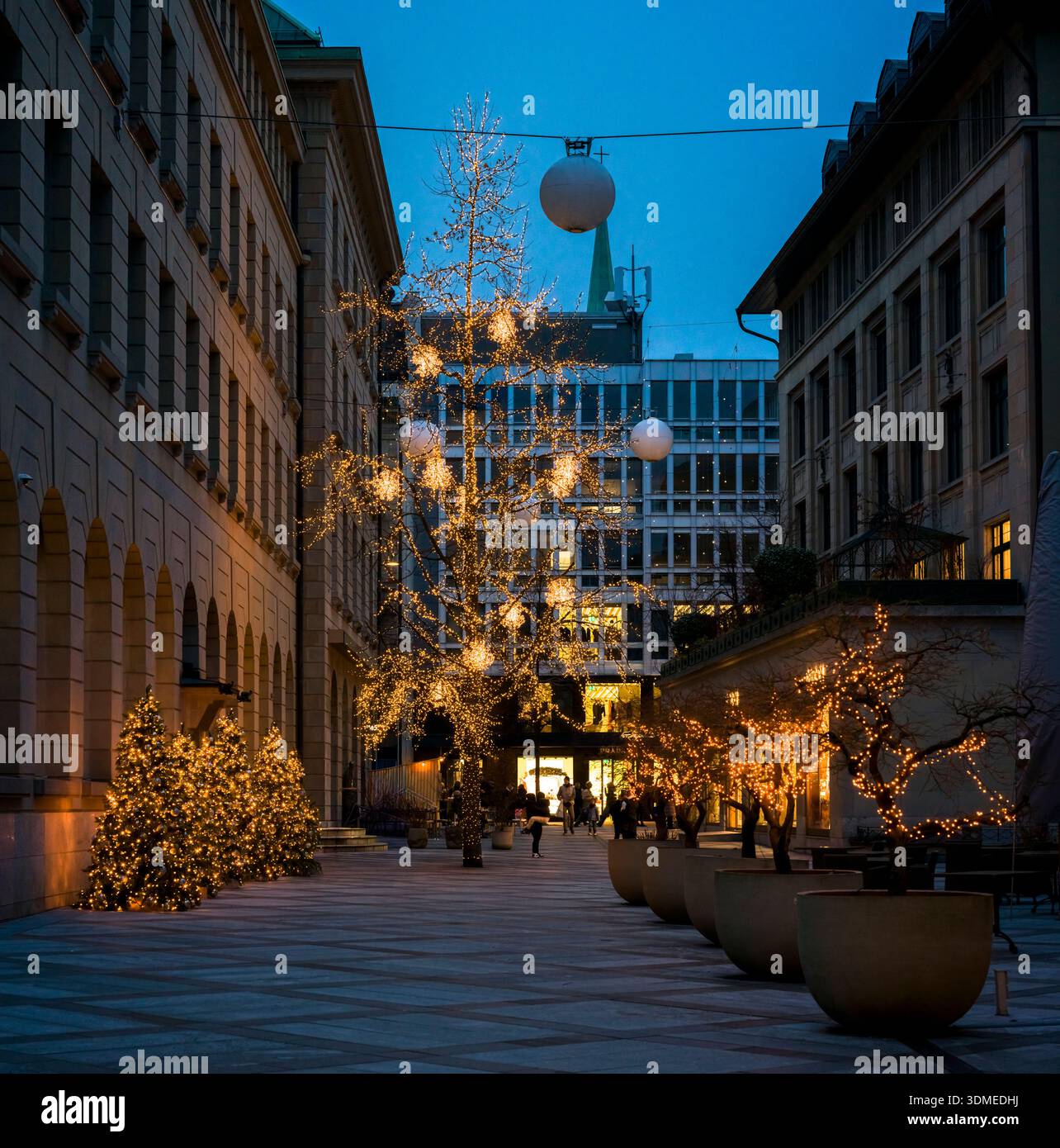 Lichterbaum am Münzhof in Zürich Stockfoto