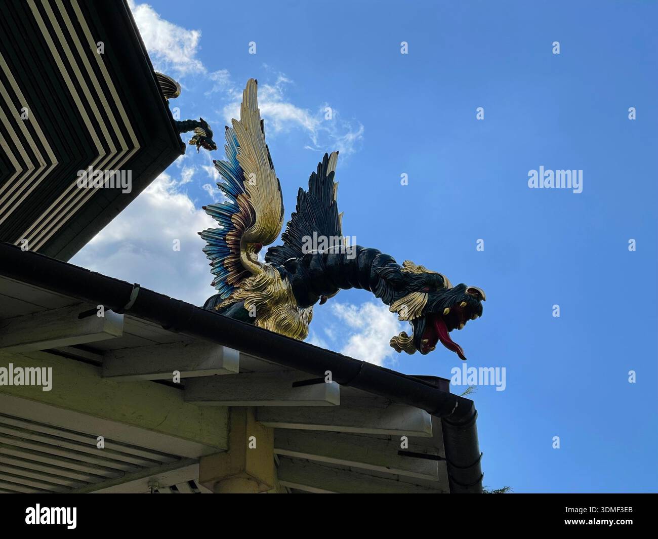 Die große Pagode Drachenstatue in Kew Gardens - Smartphone-aufgenommenes Stockfoto