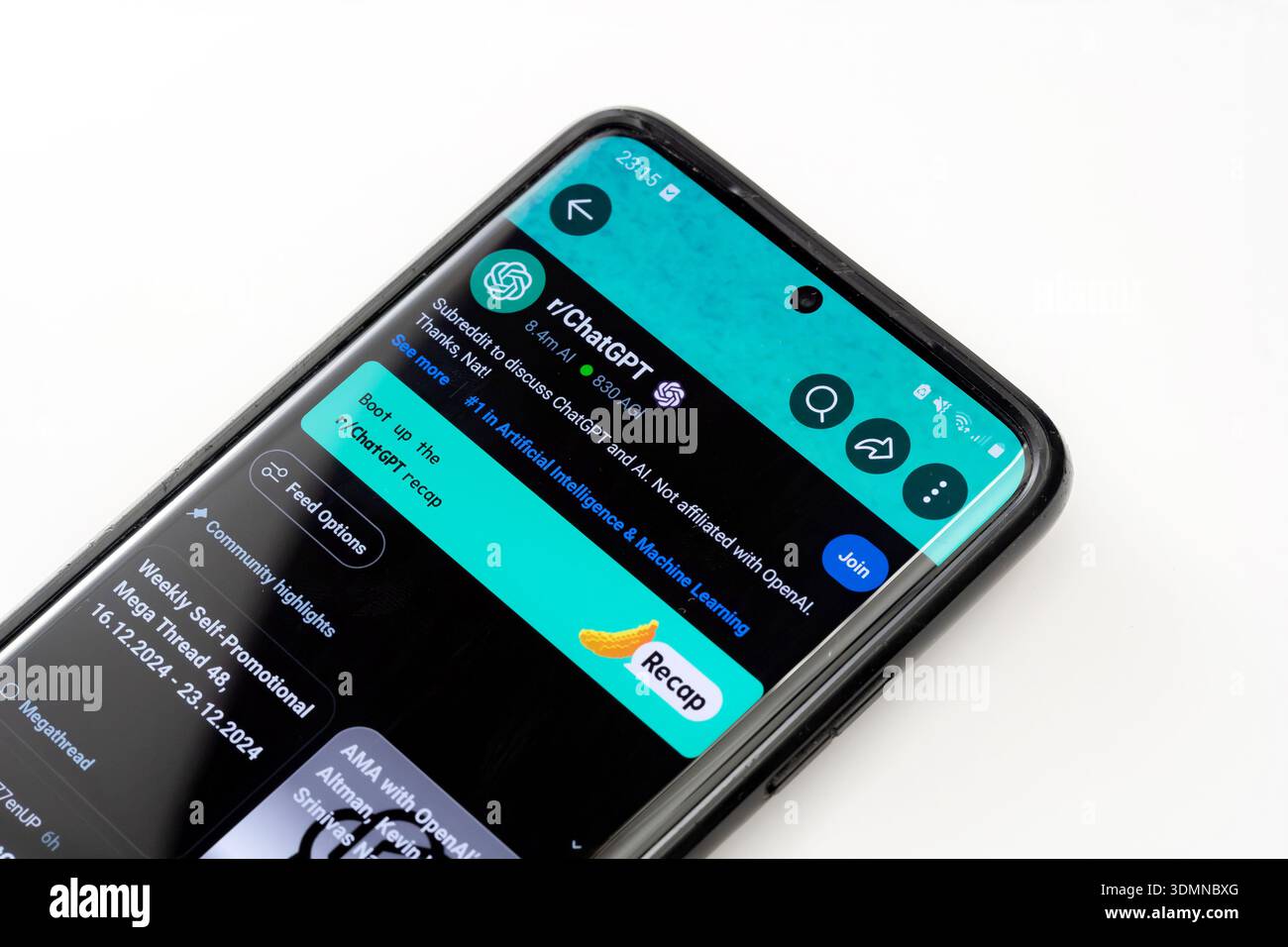 Reddit Mobile App-Schnittstelle zeigt die r/ChatGPT Subreddit-Seite auf einem modernen Smartphone-Bildschirm, Detailansicht. Künstliche Intelligenz KI Community Discus Stockfoto