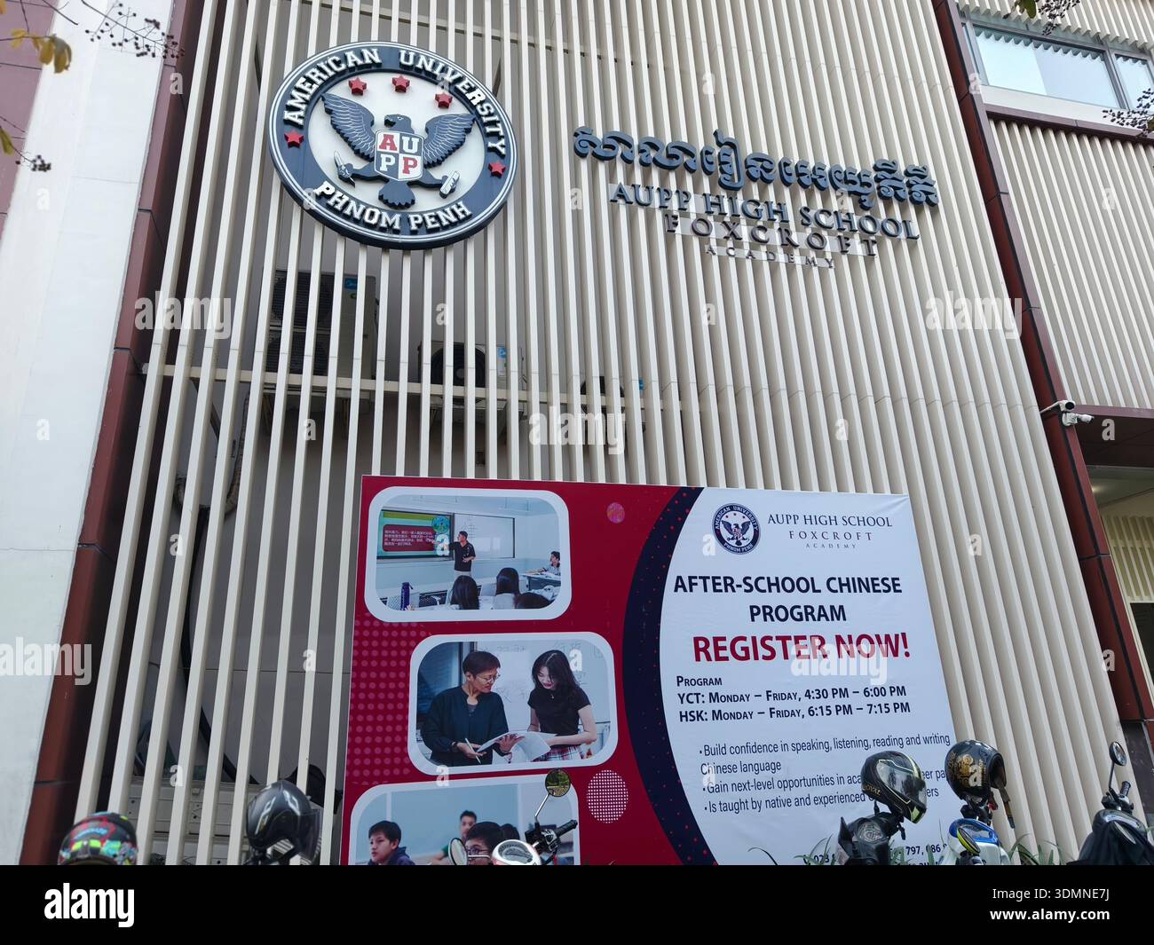 Werbung für ein „After-School Chinese Program“ an der AUPP High School-Foxcroft Academy, amerikanische Universität, in Phnom Penh, Kambodscha. Stockfoto