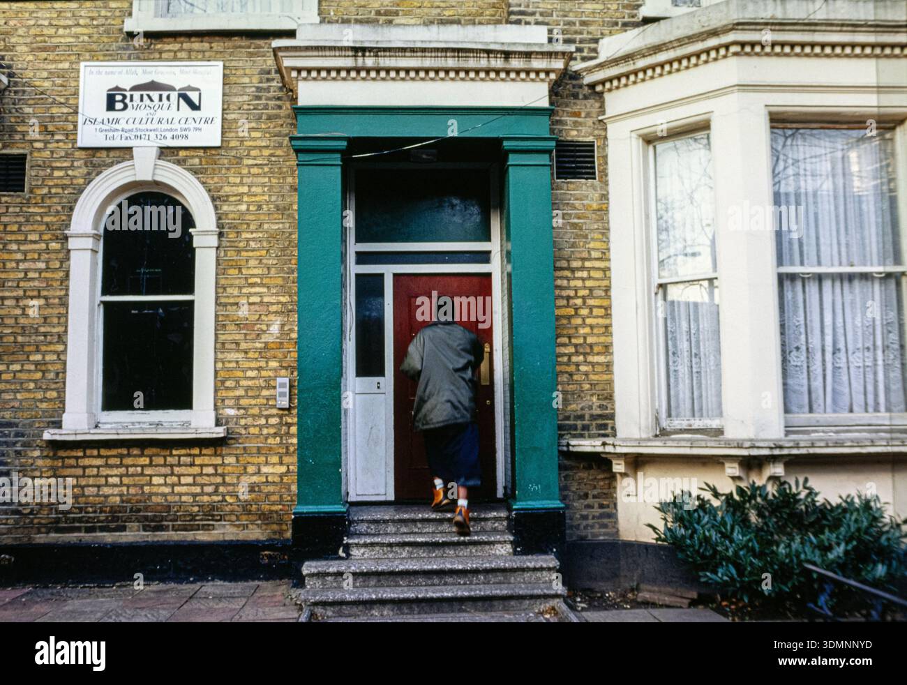 Außenansicht der Brixton Moschee und des Islamischen Kulturzentrums, das der muslimischen Gemeinschaft in London, Großbritannien, dient. Stockfoto