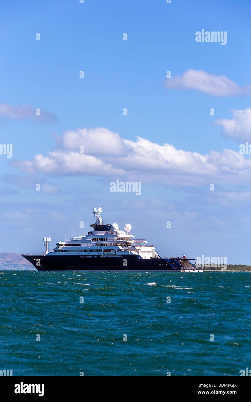 Luxus-Motorboot-Yacht auf Fidschi tropischen Tourismus-Zielinseln im Pazifik Nadi zu Mamanuca Inseln Bootsfahrt. Stockfoto