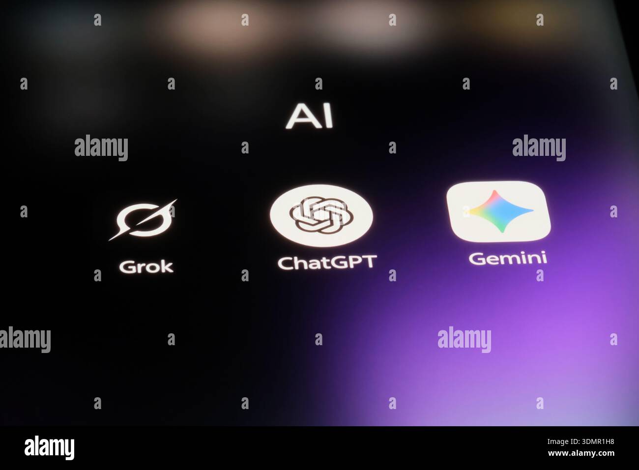 Shanghai, China-4. Februar 2026: ChatGPT, Grok und Gemini. KI-App-Symbole Stockfoto