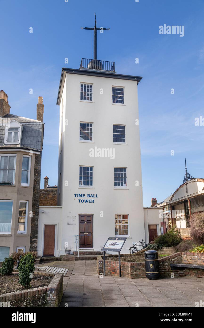 Der Deal Timeball ist ein viktorianisches maritimes Greenwich Mean Time Signal in Deal, Kent. Stockfoto