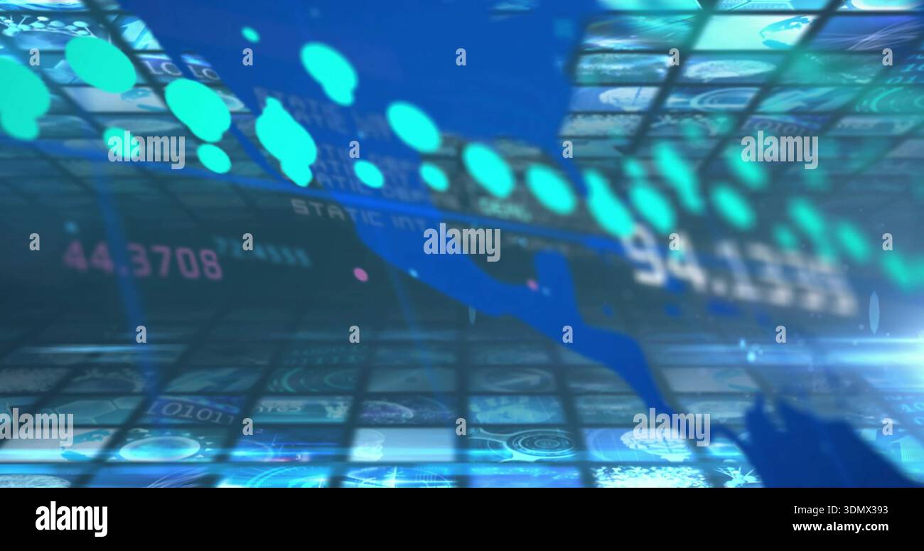 Streaming-diagonales blaues Datenband, das sich über eine unterteilte Anzeige bewegt, mit türkisfarbenen Knoten und HUDs Stockfoto