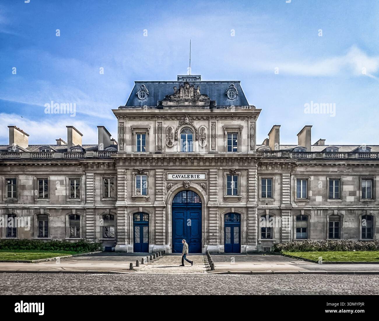 Paris, Frankreich, 25. März 2025, Blick auf das Cavalerie-Gebäude, Teil des Ecole Militaire-Komplexes, gegenüber dem Champ de Mars Stockfoto