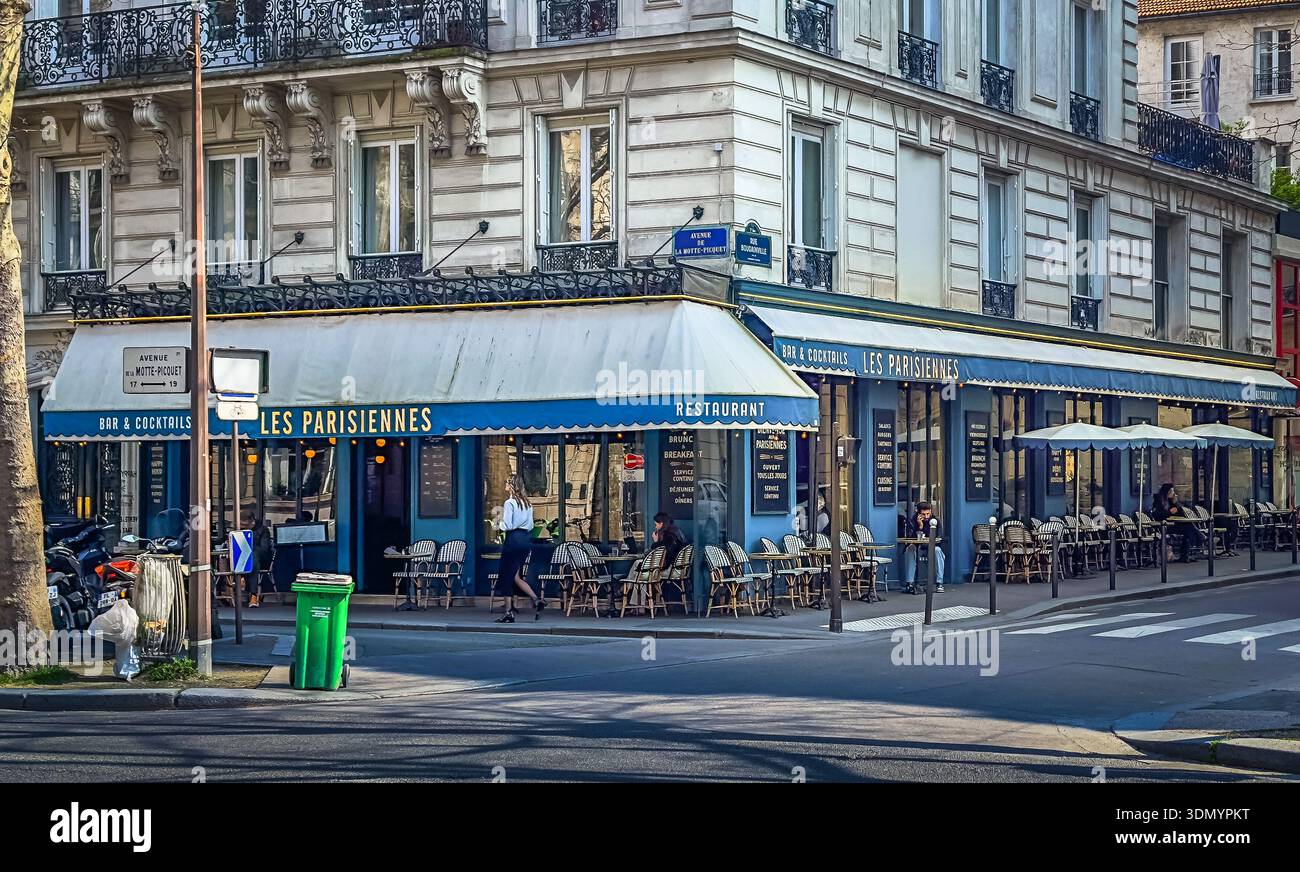 Paris, Frankreich, 25. März 2025, Blick auf Les Parisiennes, ein Restaurant und Brasserie im 7. Bezirk der Hauptstadt Stockfoto