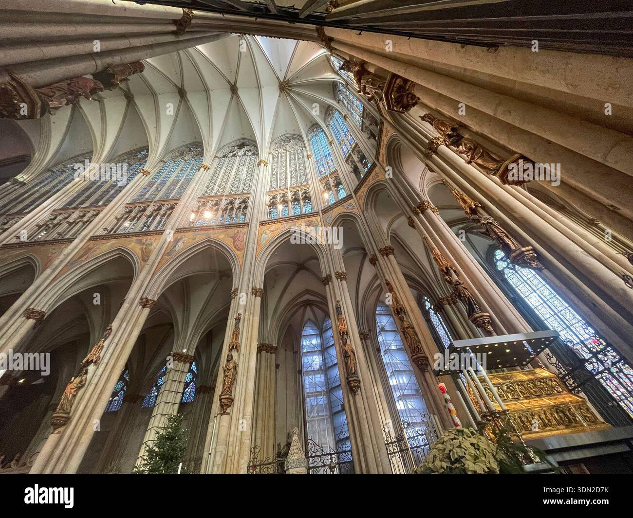 Deutschland, Köln das goldene Heiligtum der drei Könige in Deutschlands größtem Dom, dem Kölner Dom. Es wird angenommen, dass es die Reliquien enthält, oder rema Stockfoto