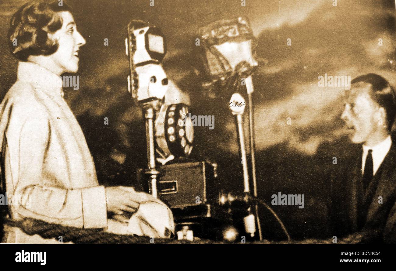 1930 Amy Johnson im Alter von 22 Jahren (1903–1941) sendete aus Croyden. Sie war die erste Frau, die mit ihrem DH60 Moth Flugzeug Jason alleine von Großbritannien nach Australien flog. 1933 flog sie mit einem de Havilland Doppeldecker ohne Unterbrechung über den Atlantik Stockfoto