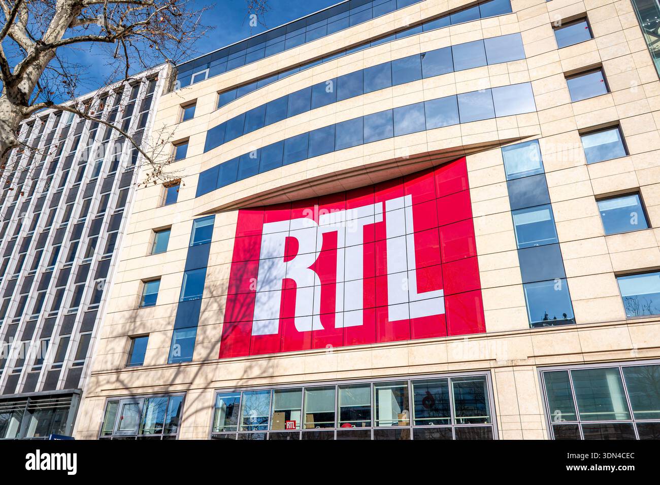 Hauptsitz von RTL, der Radioabteilung der M6 Group, einer französischen privaten Mediengruppe, die die Radiosender RTL, RTL2 und Fun Radio betreibt Stockfoto
