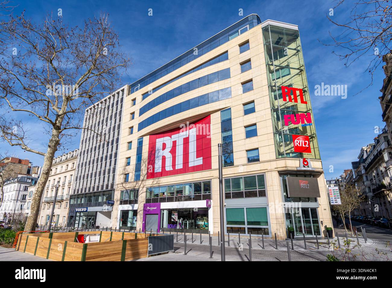Hauptsitz von RTL, der Radioabteilung der M6 Group, einer französischen privaten Mediengruppe, die die Radiosender RTL, RTL2 und Fun Radio betreibt Stockfoto
