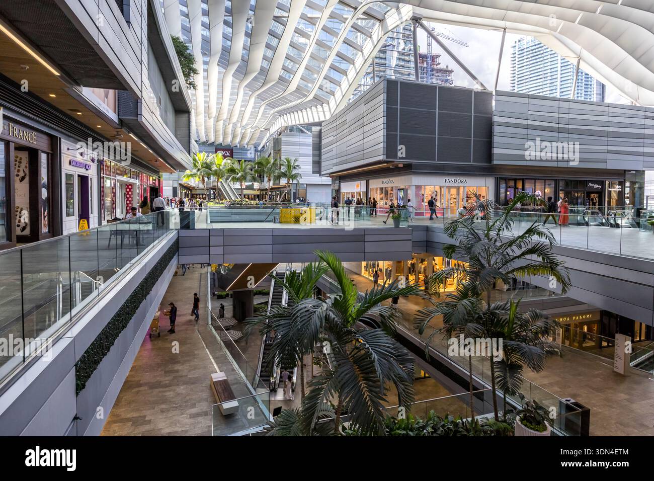 Miami, USA - 3. November 2025: Miami Brickell City Centre modernes Einkaufszentrum in Miami, USA. Stockfoto