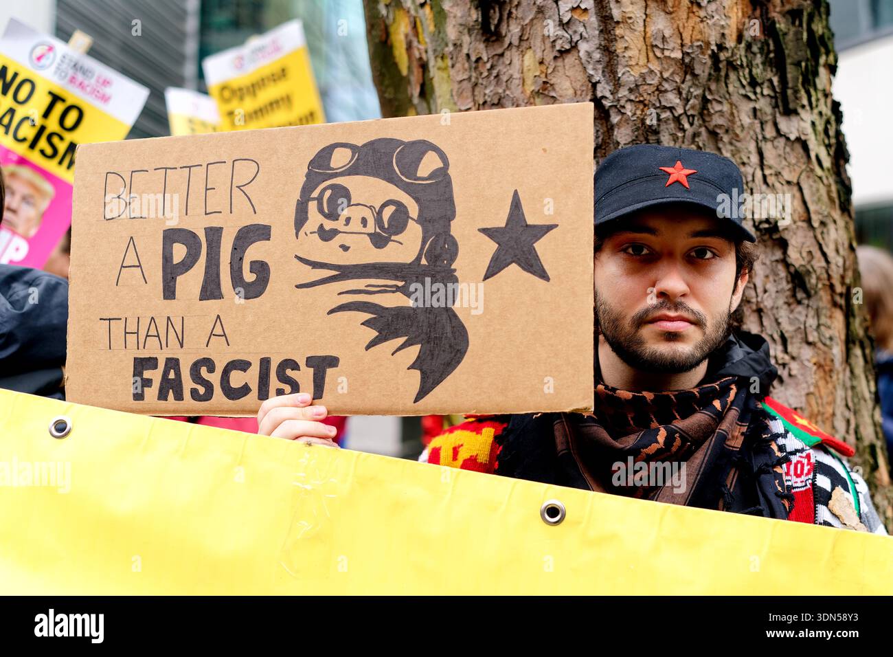 Stoppen Sie Advance UK und Tommy Robinson SWP und SUTR Protest. Emmanuel Centre in Westminster. 7. Februar 2026. Stockfoto