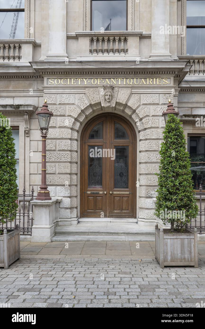 Eintritt zur Society of Antiquaries Historical Society, Burlington House, Piccadilly, London, England, Großbritannien Stockfoto