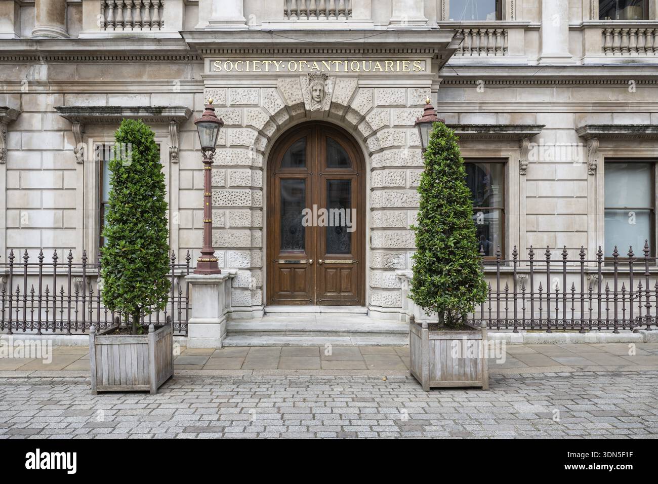 Eintritt zur Society of Antiquaries Historical Society, Burlington House, Piccadilly, London, England, Großbritannien Stockfoto