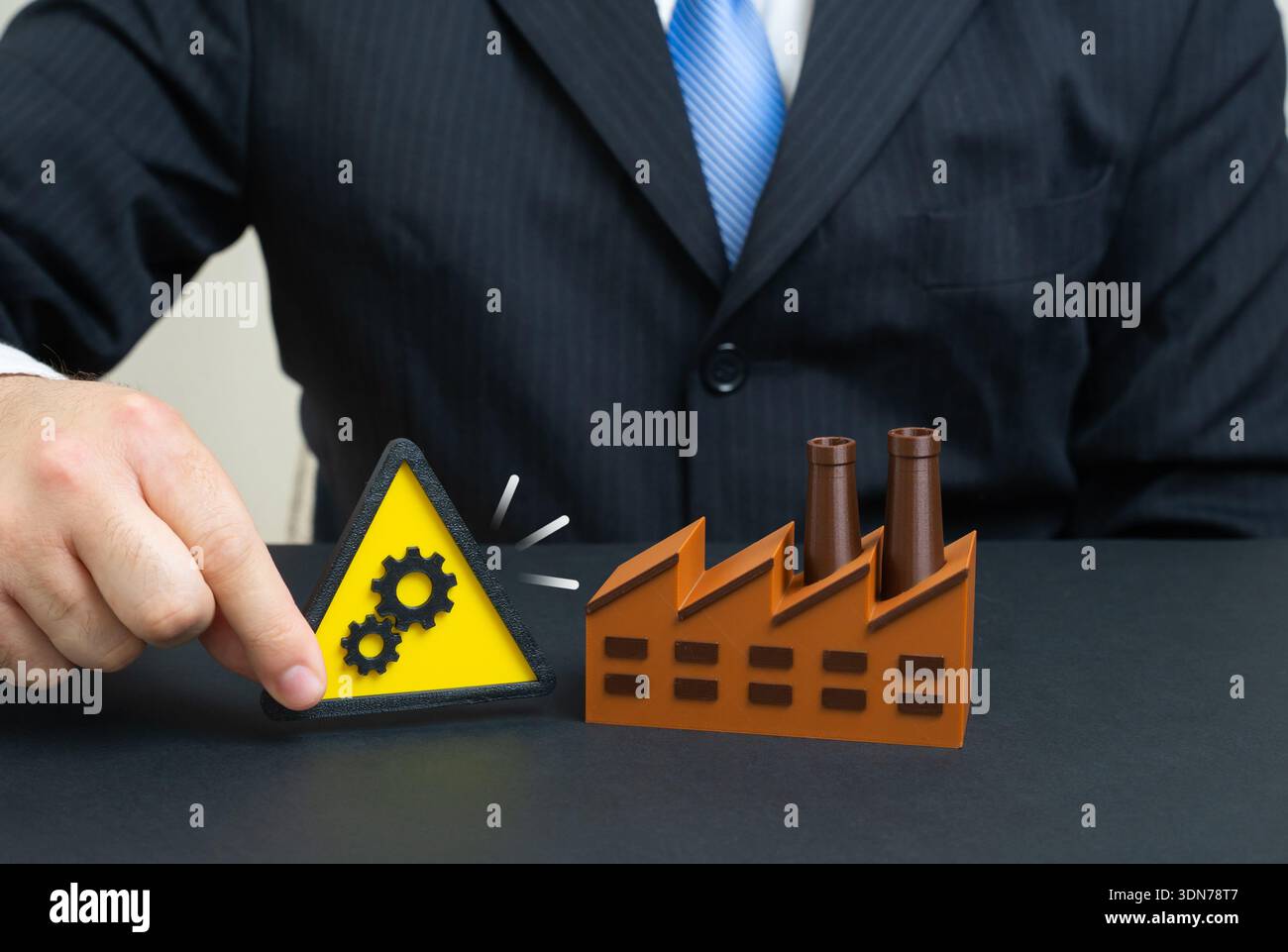 Betriebsstillstand aus technischen Gründen Unterbrechungen bei der Lieferung von Teilen und Komponenten. Mangelnde Investitionen in das Unternehmen. Ausfallzeiten in der Branche. Stockfoto