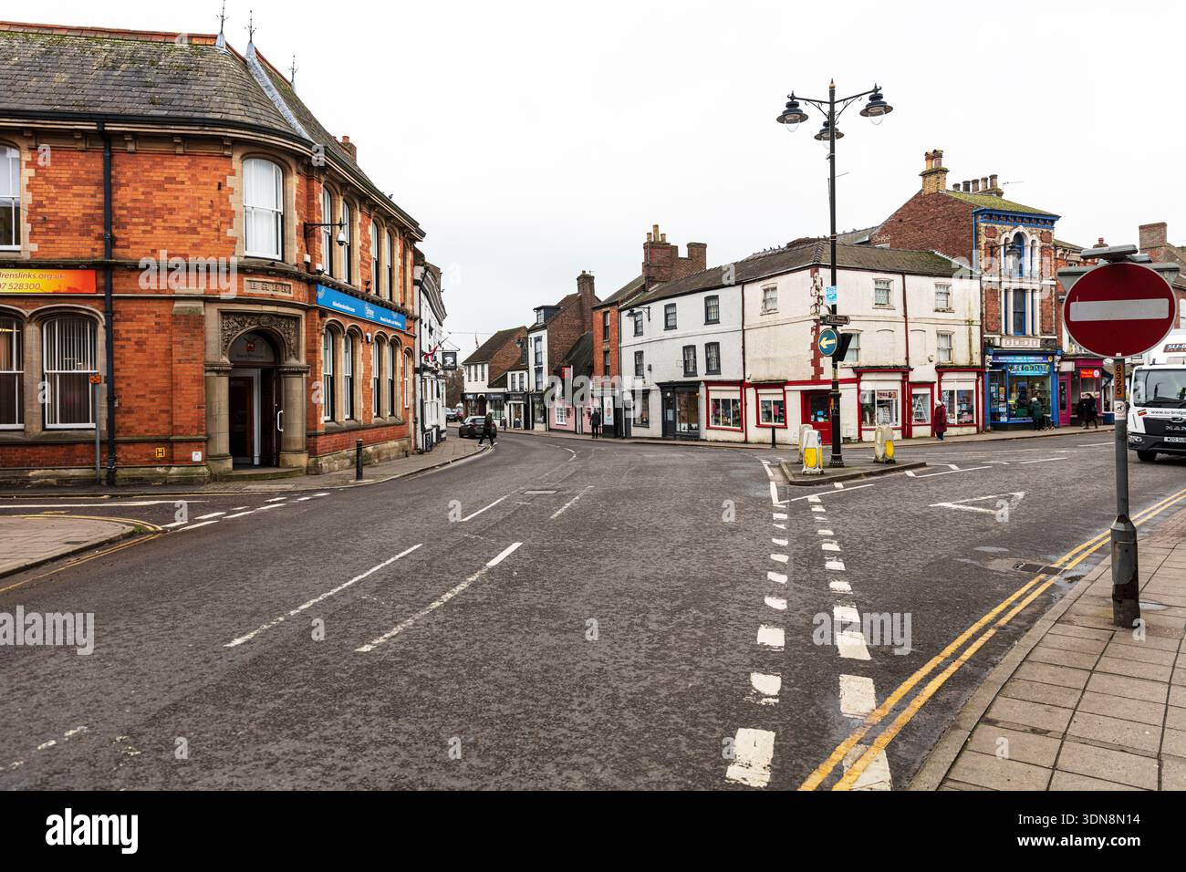 Horncastle , Lincolnshire, Großbritannien, England, Horncastle Village, Straße, Geschäfte, Straße, Kreuzung, Straßenkreuzung, Horncastle Shops, Stockfoto