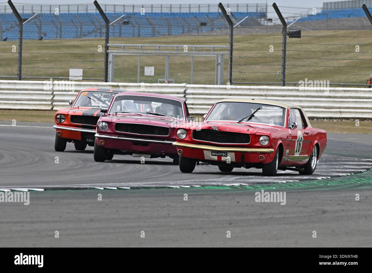 Matt Johnson, Robert Ross, Ford Mustang, Sam Tordoff, Ford Mustang, Transatlantic Touring Car Trophy Pre1966, ein fünfundvierzigminütiges Rennen, einige entscheiden sich dafür Stockfoto
