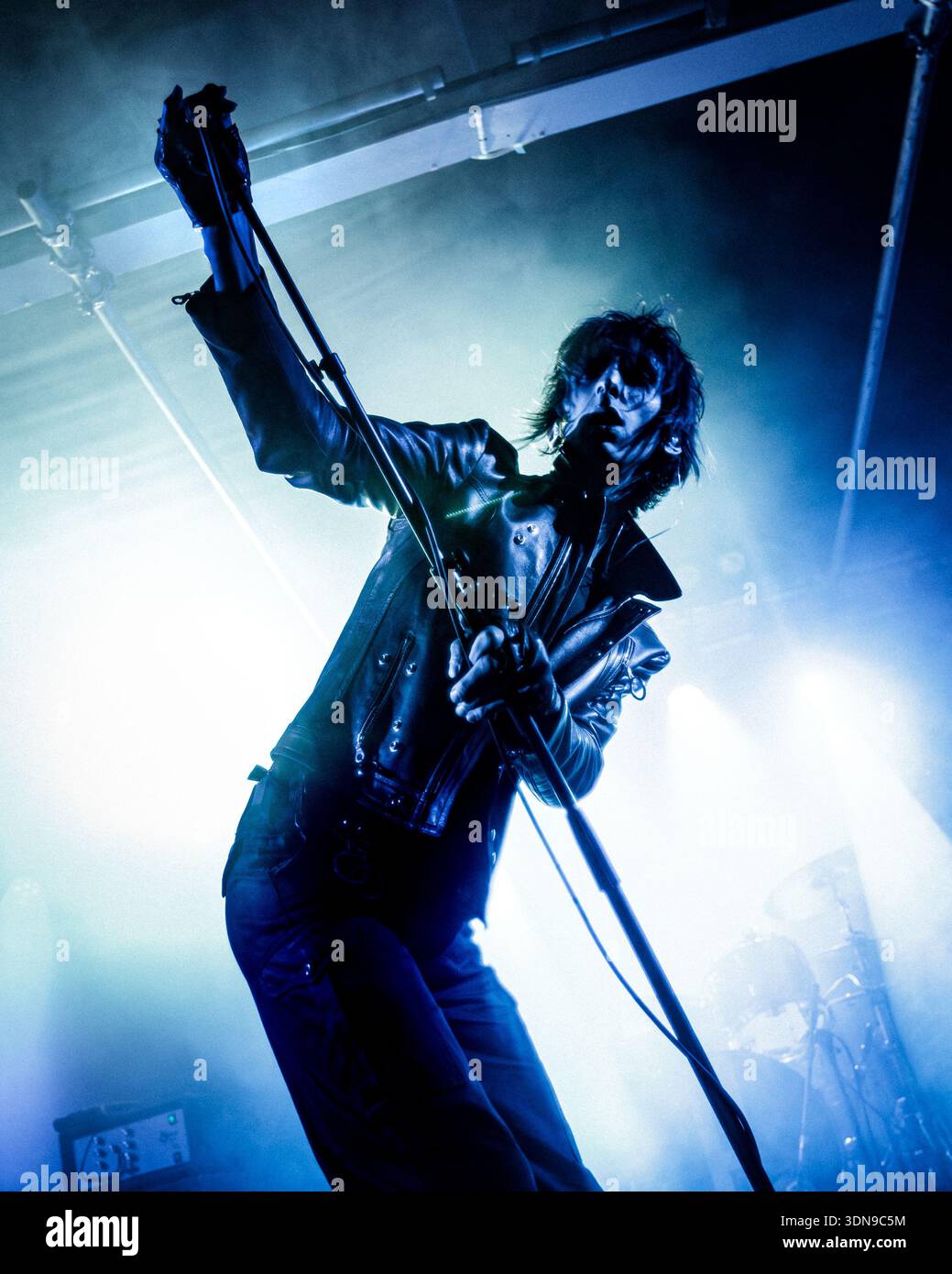 Faris Badwan von The Horrors trat am 26. November 2025 live im Project House in Leeds, West Yorkshire, Großbritannien auf. Stockfoto