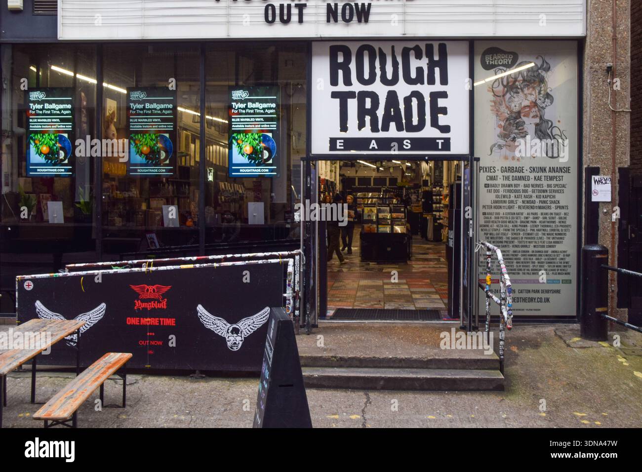 London, Großbritannien. Februar 2026. Außenansicht des Rough Trade East Plattenladens, der Old Truman Brewery, der Brick Lane. Quelle: Vuk Valcic/Alamy Stockfoto