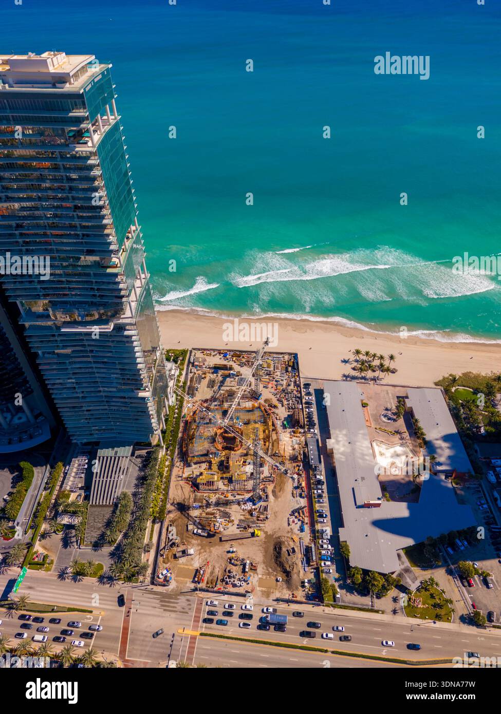 Sunny Isles Beach, FL, USA - 6. Februar 2026: Bentley Residence Miami Sunny Isles Eigentumswohnung Bau Stockfoto