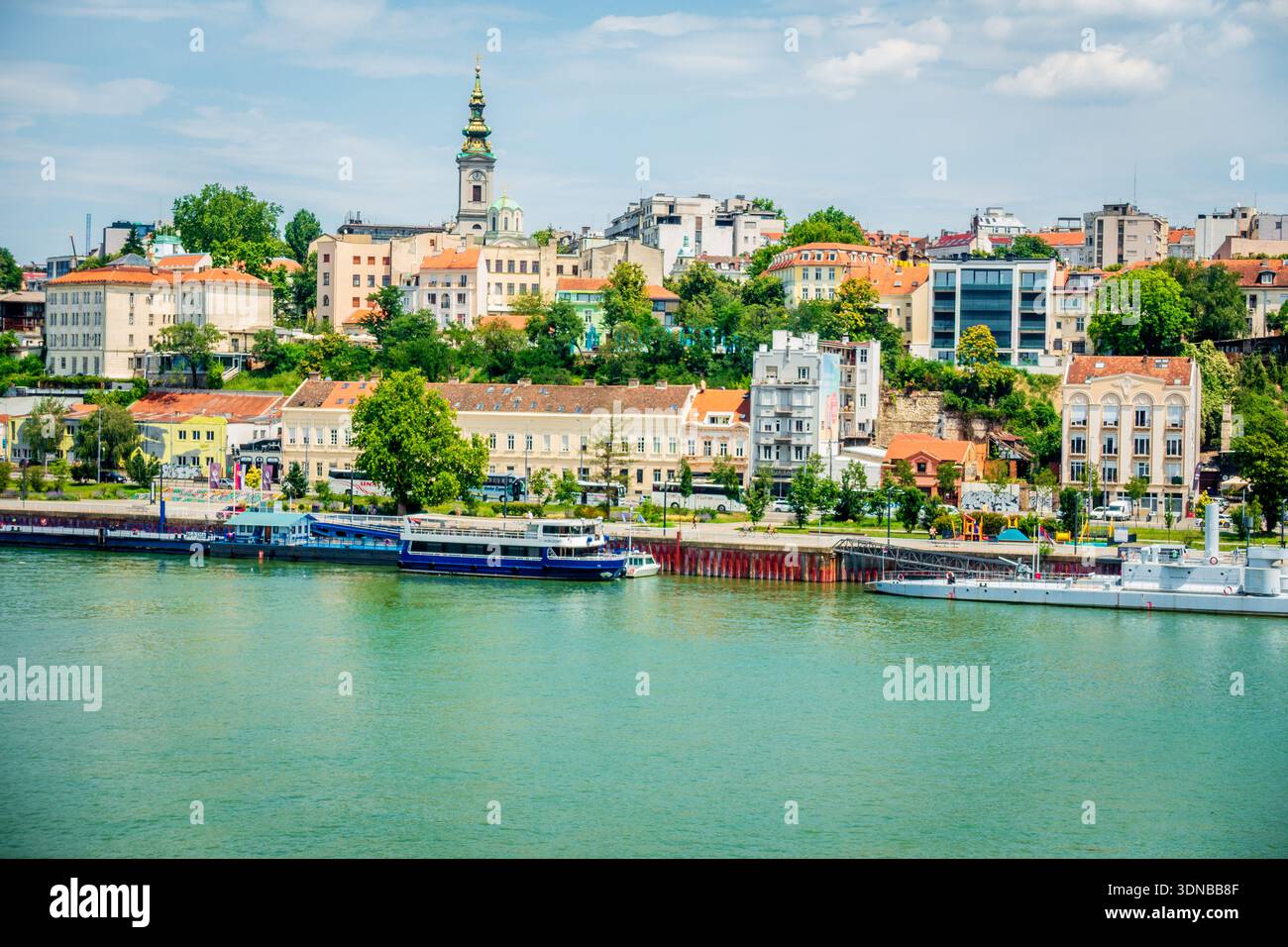16. Juni 2024, Belgrad, Serbien: Blick auf die Skyline von Belgrad, Serbien von der Save Stockfoto