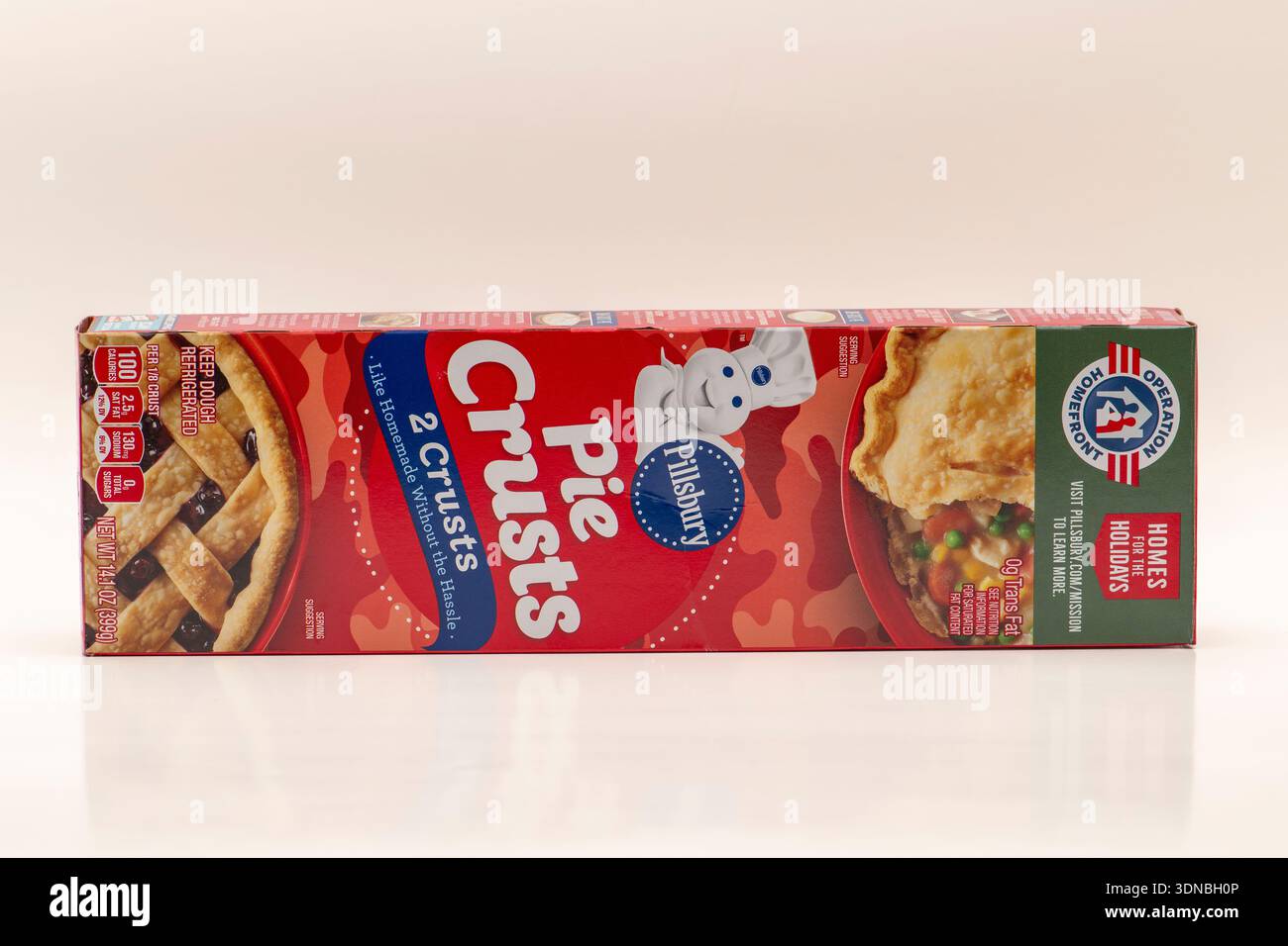 Eine Schachtel Pillsbury-Kuchenkrusten auf weißem Hintergrund. Stockfoto