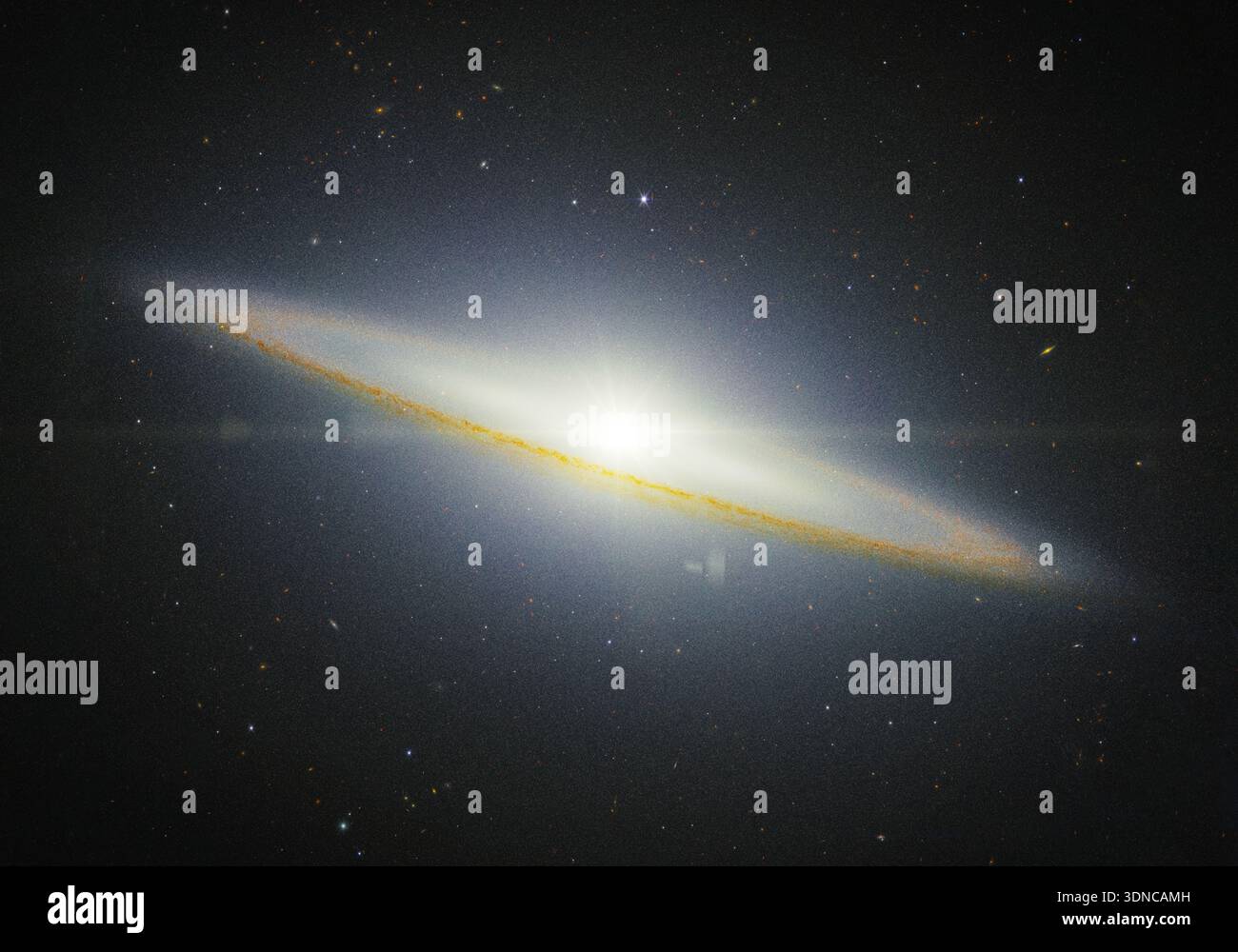 Sombrero-Galaxie im Weltraum. Galaxie mit Sternen und Raumstaub im Universum. Die Elemente dieses Bildes wurden von der NASA bereitgestellt. Stockfoto