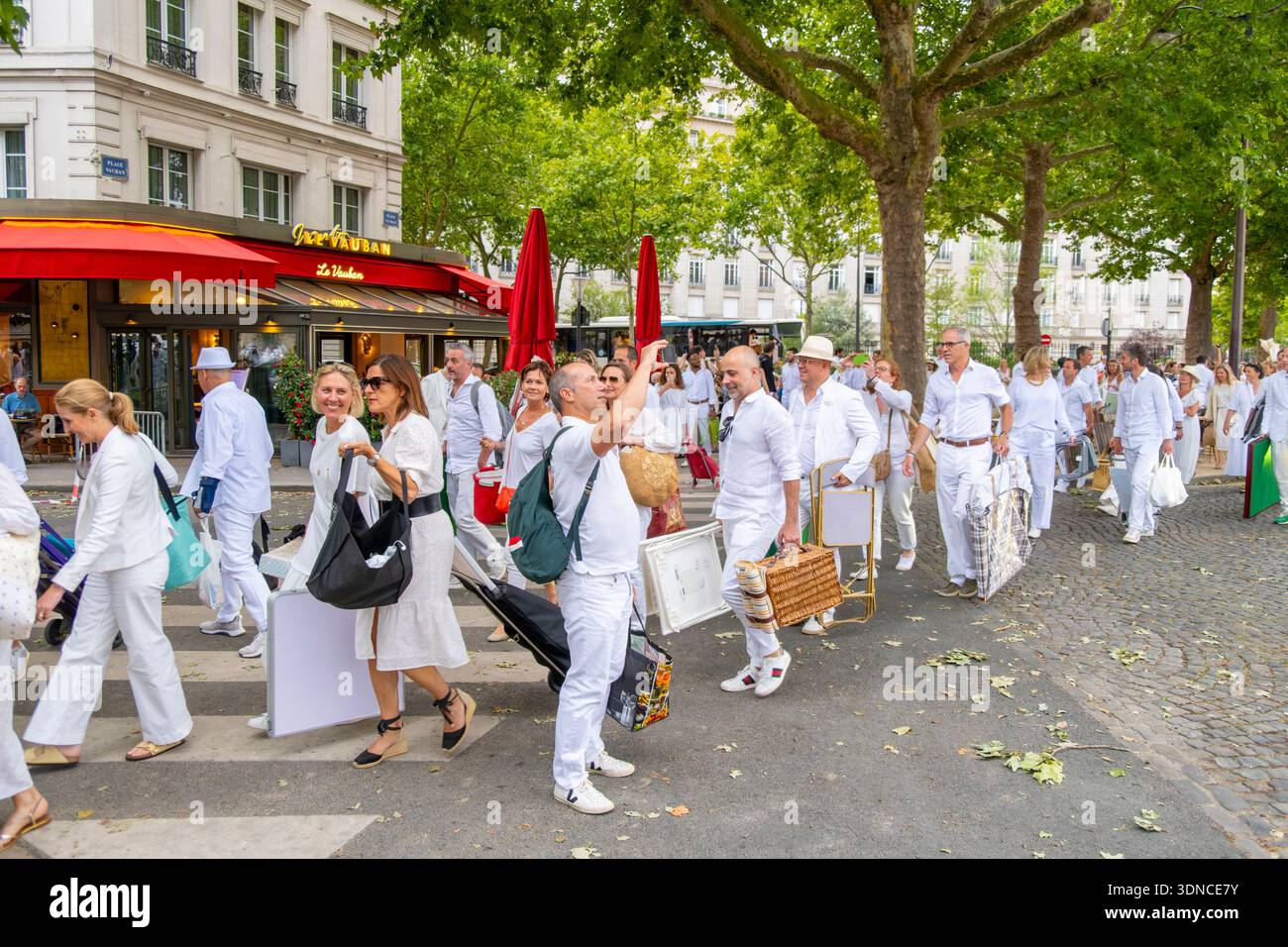 Frankreich, Paris, das Diner en Blanc vor den Invaliden Stockfoto