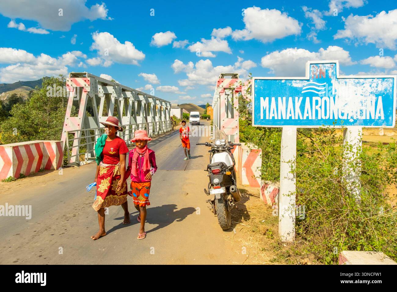 Madagaskar, Region Haute Matsiatra, Nationalstraße 7 oder RN7, Brücke bei Soaindrana, 45 km nördlich von Ambalavao Stockfoto