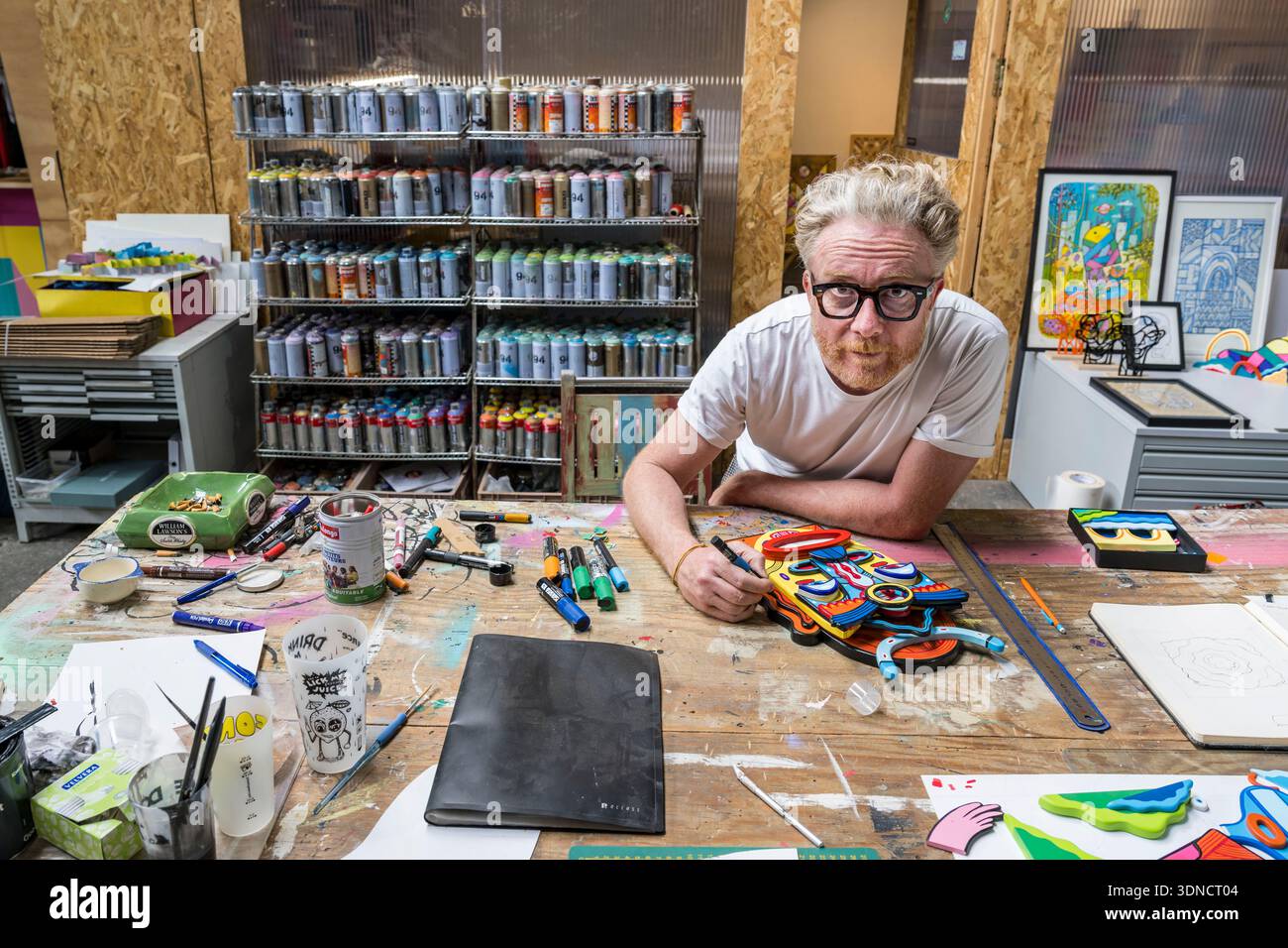 Frankreich, Vaucluse, Avignon, Graffiti-Künstler Pablito Zago in seinem Atelier, Gründer des Kartellverbandes und des Shed-Ateliers Stockfoto