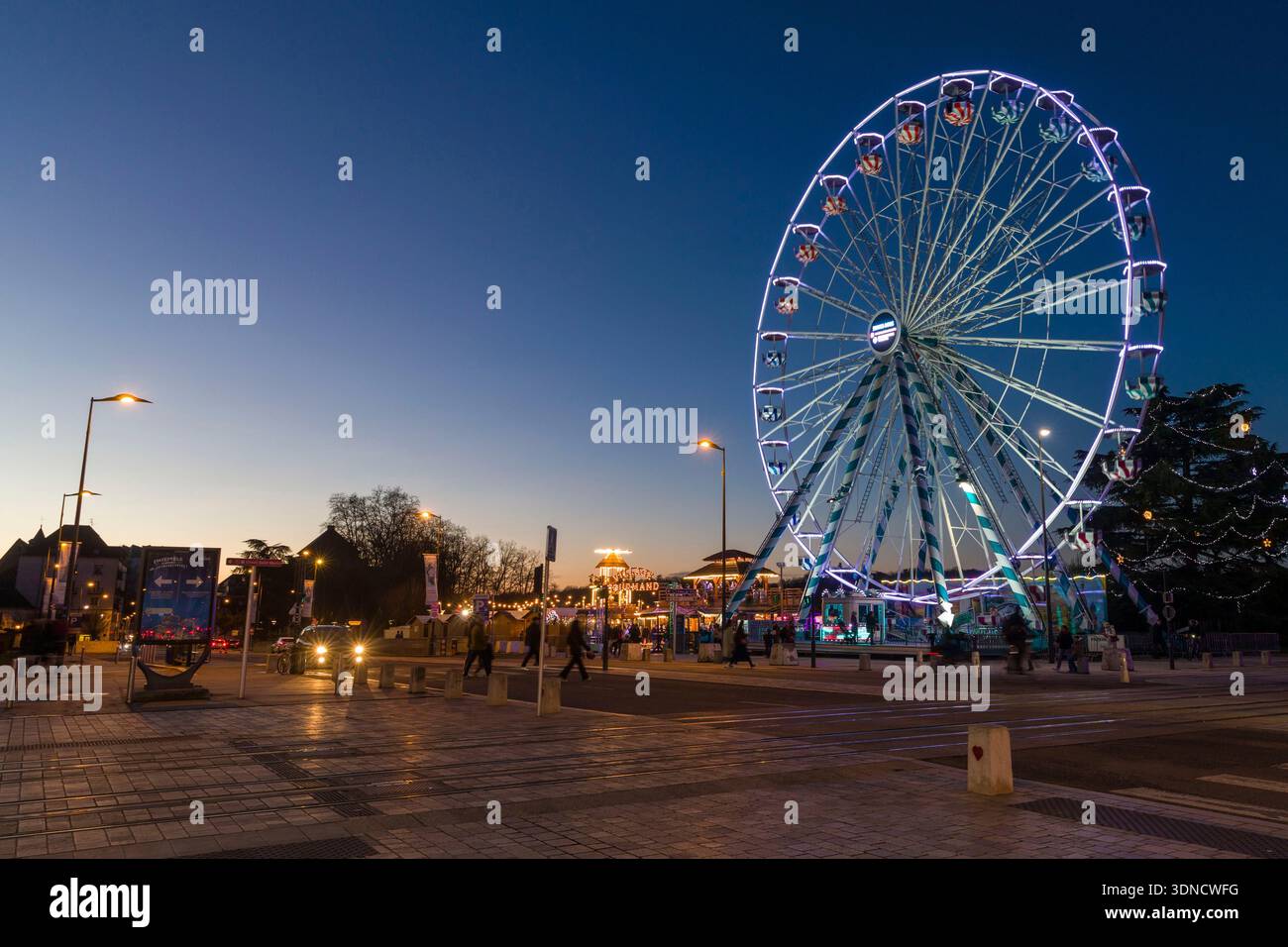 Frankreich, Indre et Loire, Loire-Tal, das von der UNESCO zum Weltkulturerbe erklärt wurde, Tours, das Riesenrad und der Weihnachtsmarkt Stockfoto