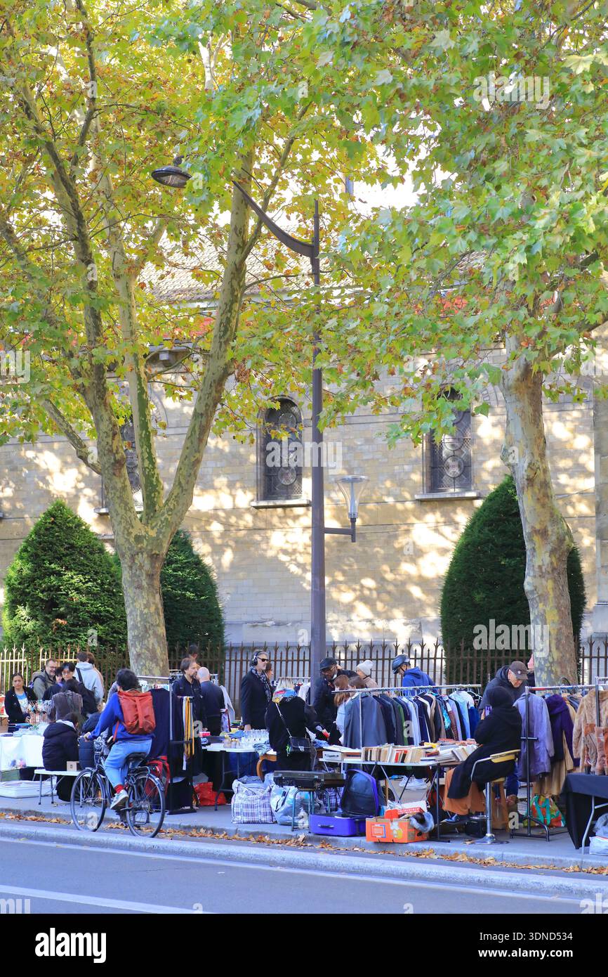 Frankreich, Paris, Viertel Alésia, Avenue du Général Leclerc, Flohmarkt neben der Kirche Saint-Pierre-de-Montrouge Stockfoto
