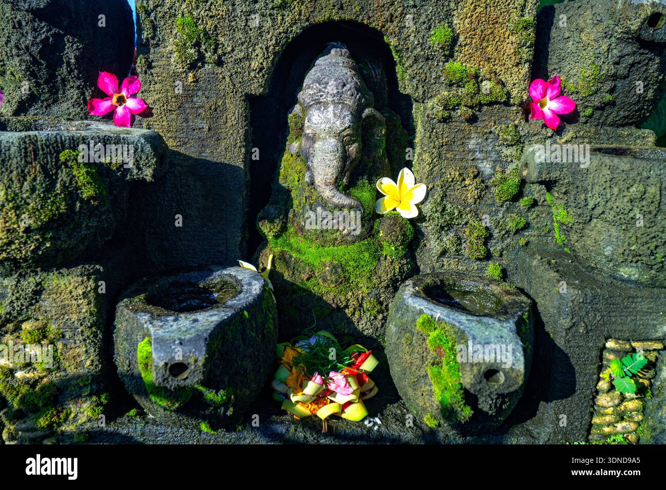 Indonesien, Statue am Tanah Lot Tempel Stockfoto