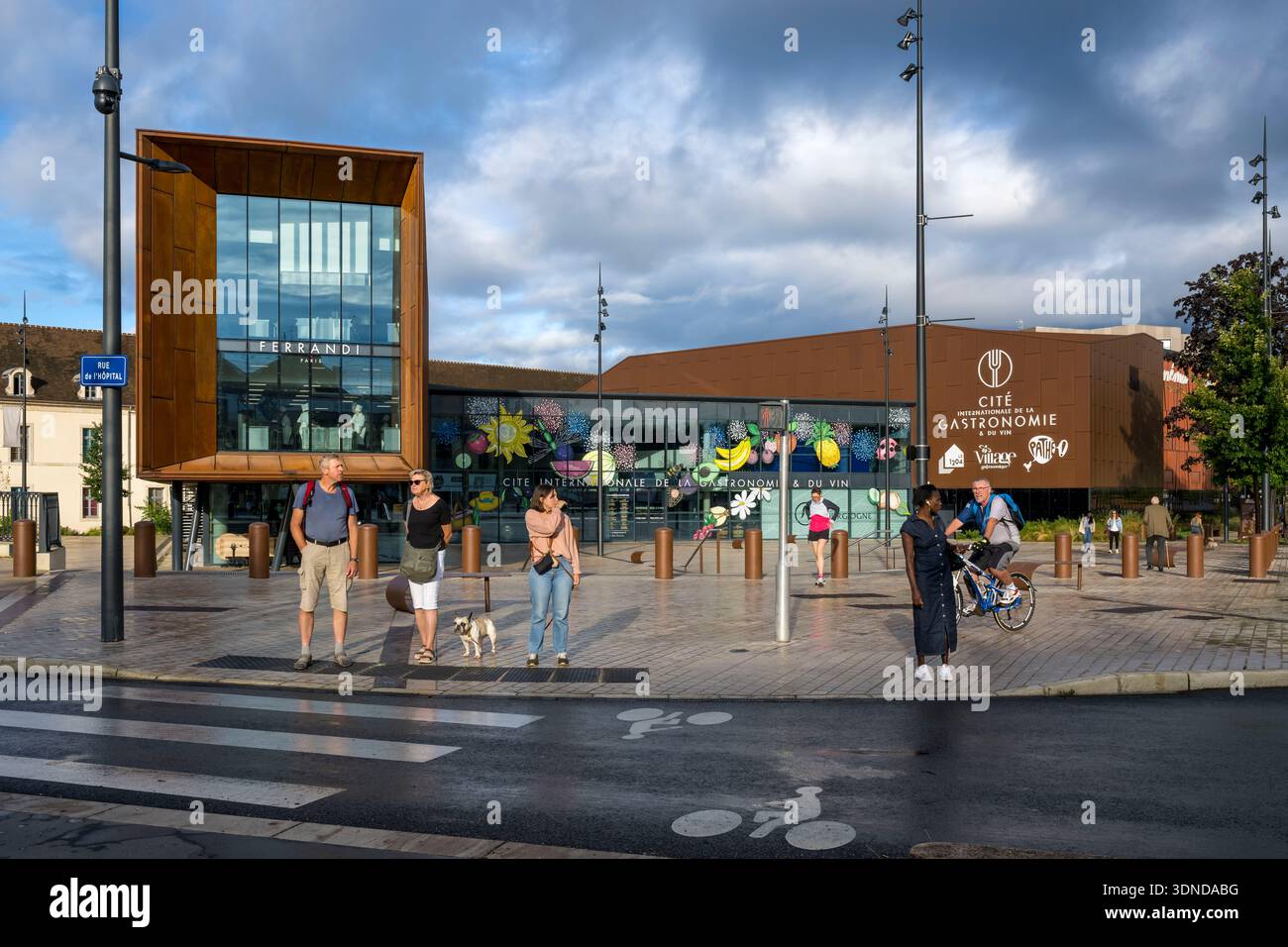 Frankreich, Cote d'Or, Dijon, von der UNESCO zum Weltkulturerbe erklärt, Internationale Stadt für Gastronomie und Wein vom Architekten Anthony Béchu, die leichte Kanone, in der sich die Ferrandi-Schule befindet Stockfoto
