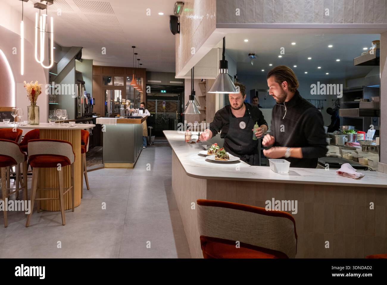 Frankreich, Cote d'Or, Dijon, von der UNESCO zum Weltkulturerbe erklärt, Francois Louvel in seiner Brasserie Francois rund um die zentralen Markthallen Stockfoto