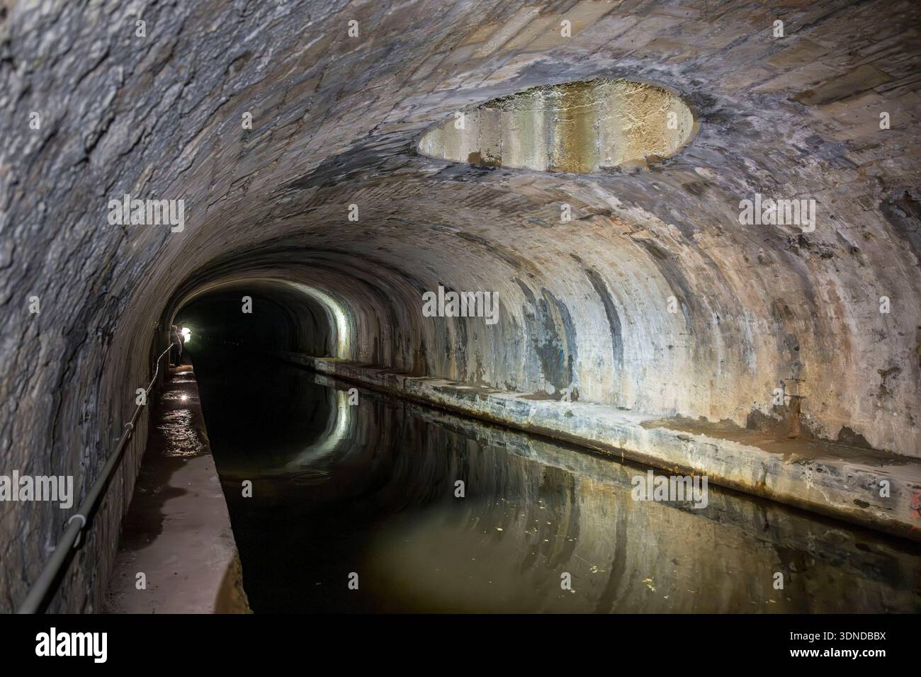 Frankreich, Nièvre, La Collancelle, die Collancelle-Gewölbe, ein 758 m langer Tunnel des Nivernais-Kanals Stockfoto