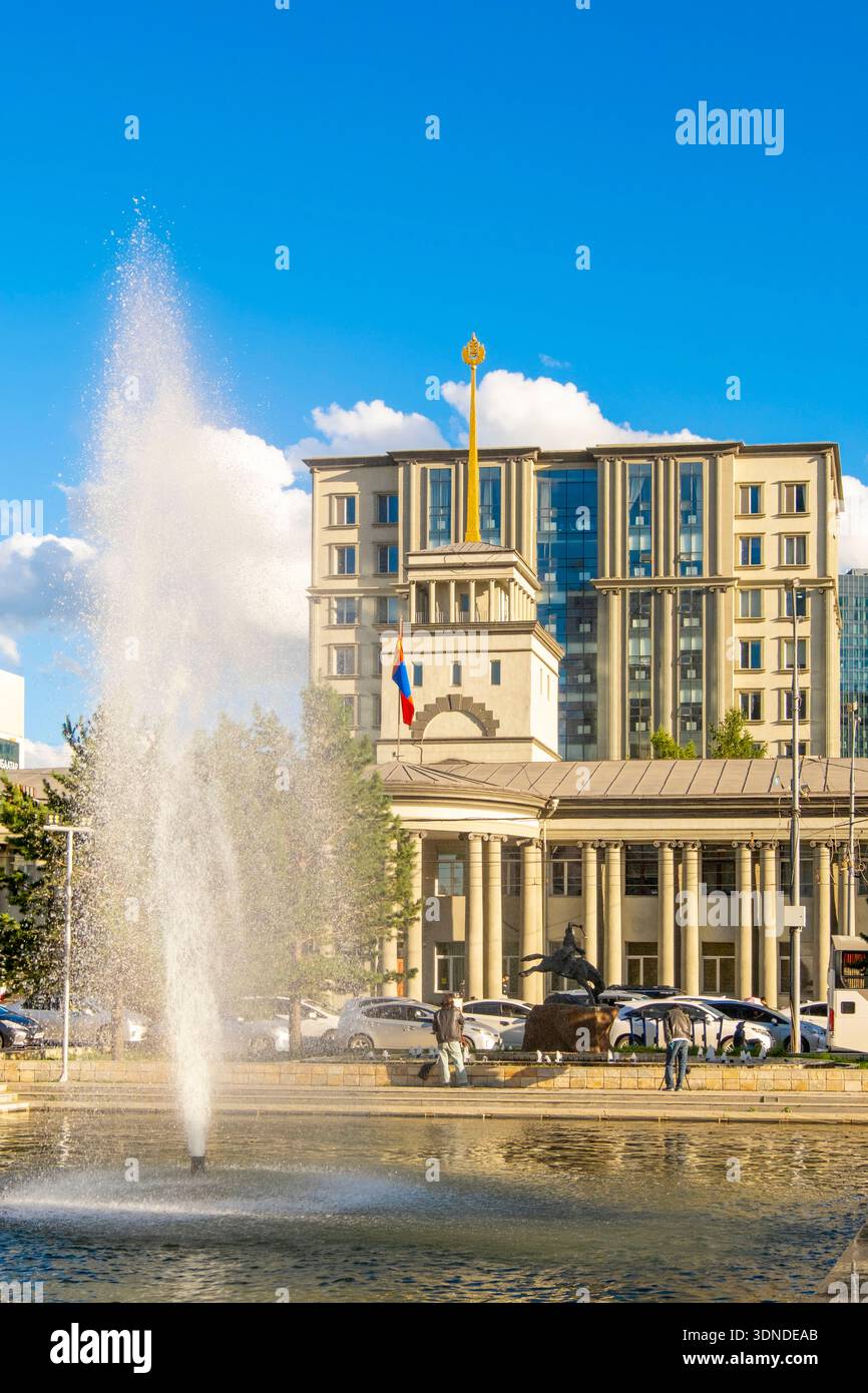 Mongolei, Ulan Bator, Mongolei, Ulan Bator, Stadtzentrum, Dschingis Khan Garten und Gebäude Stockfoto