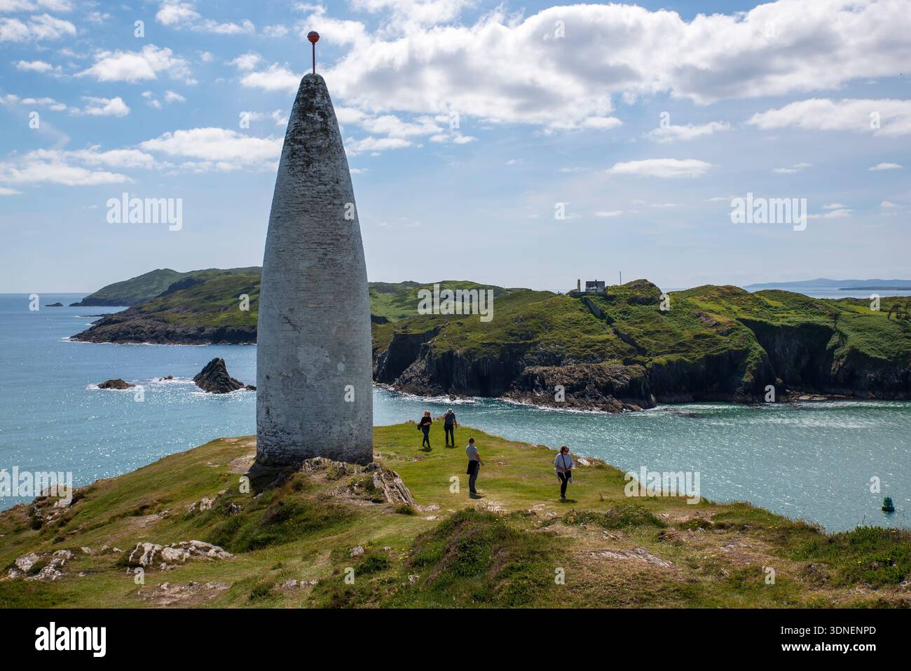 Baltimore Beacon (Lots Frau) mit Blick auf den Atlantik in Baltimore, County Cork, Irland. Stockfoto