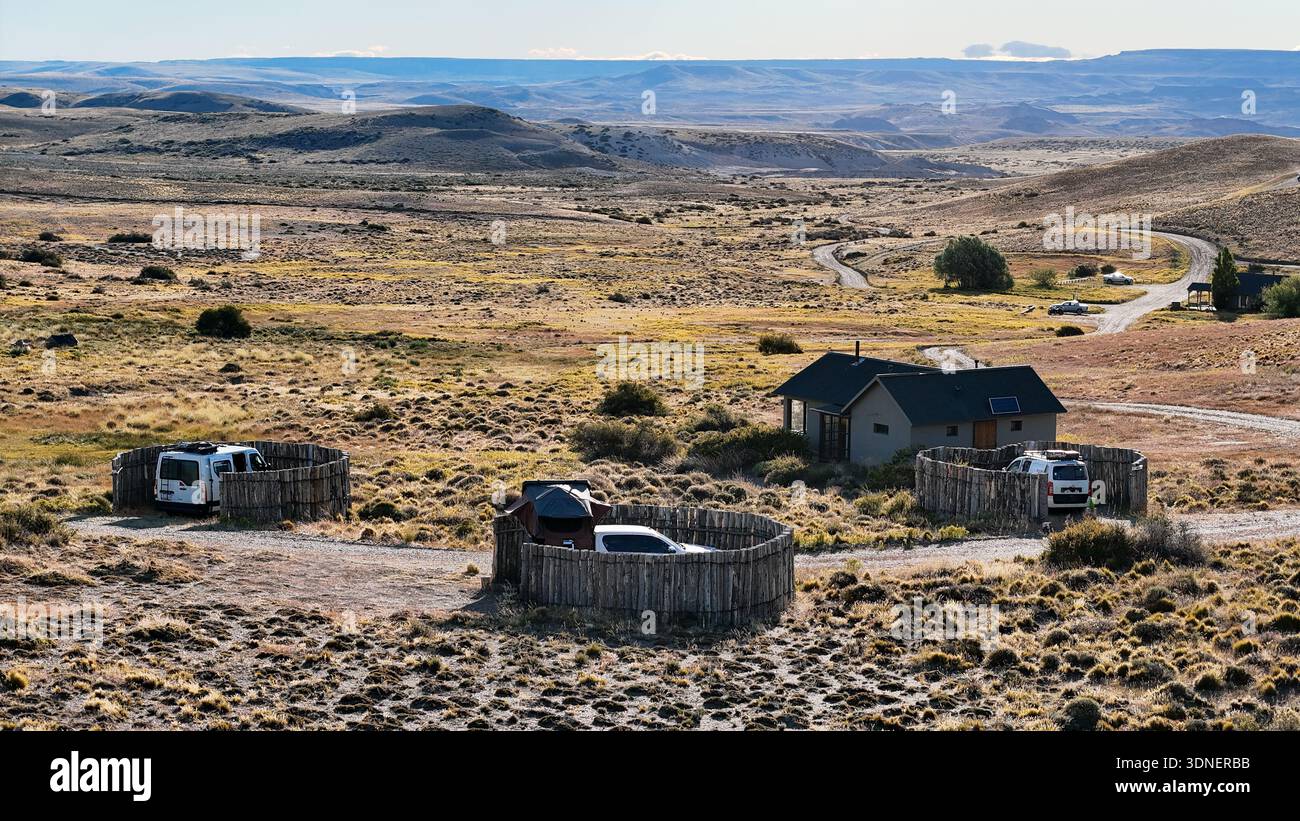 Überlandungsexpedition durch die wilde und malerische Landschaft Patagoniens, Argentinien Stockfoto