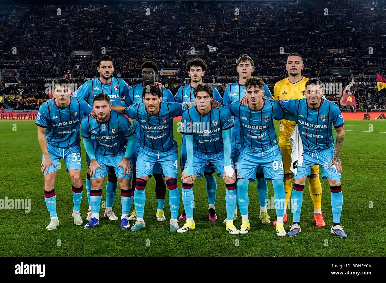 Cagliari Calcio-Spieler posieren für das Bild während des Fußballspiels der Serie A 2025/2026 zwischen AS Roma und Cagliari Calcio im Stadio Olimpico in Rom (Italien) am 9. Februar 2026. Stockfoto