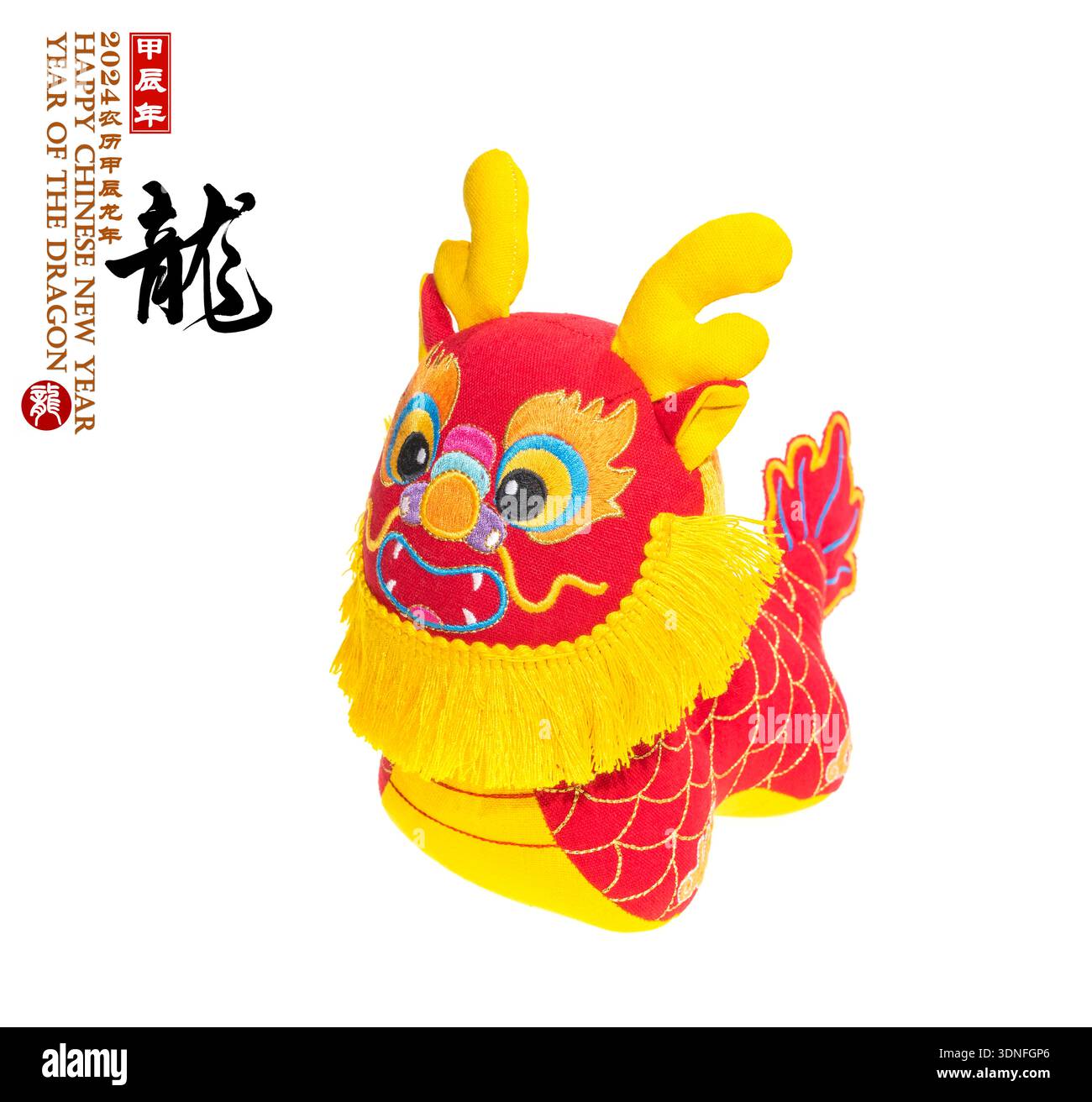 chinesisches Neujahrskonzept mit handgemachtem Drachen isoliert auf weißem Hintergrund, linke chinesische Wortbedeutungen: Drache, wünscht Ihnen Wohlstand und Reichtum Stockfoto