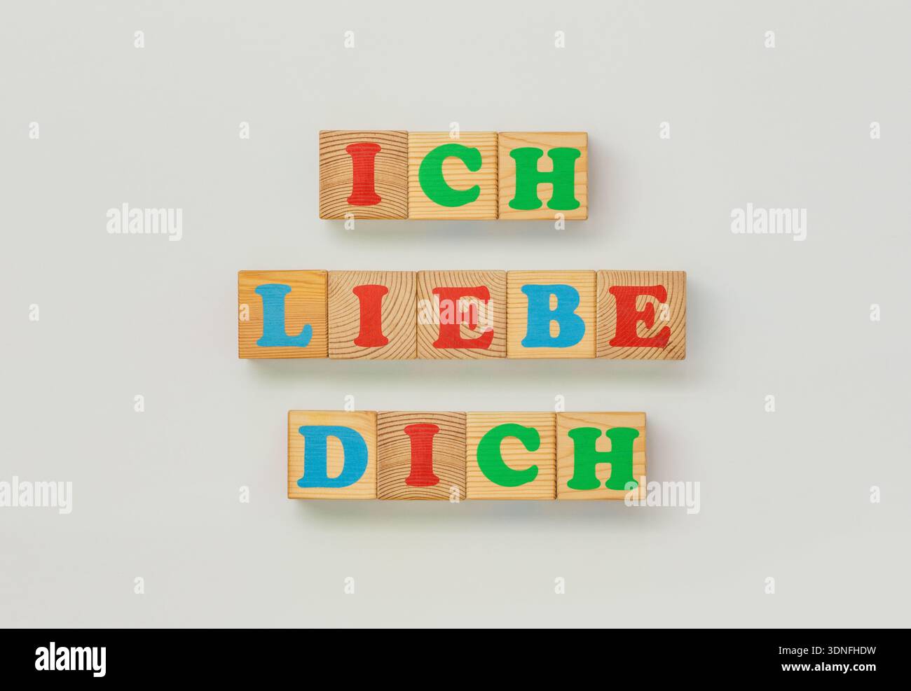 Deutsche Liebesbotschaft Ich liebe dich aus Holzblöcken gefertigt Stockfoto