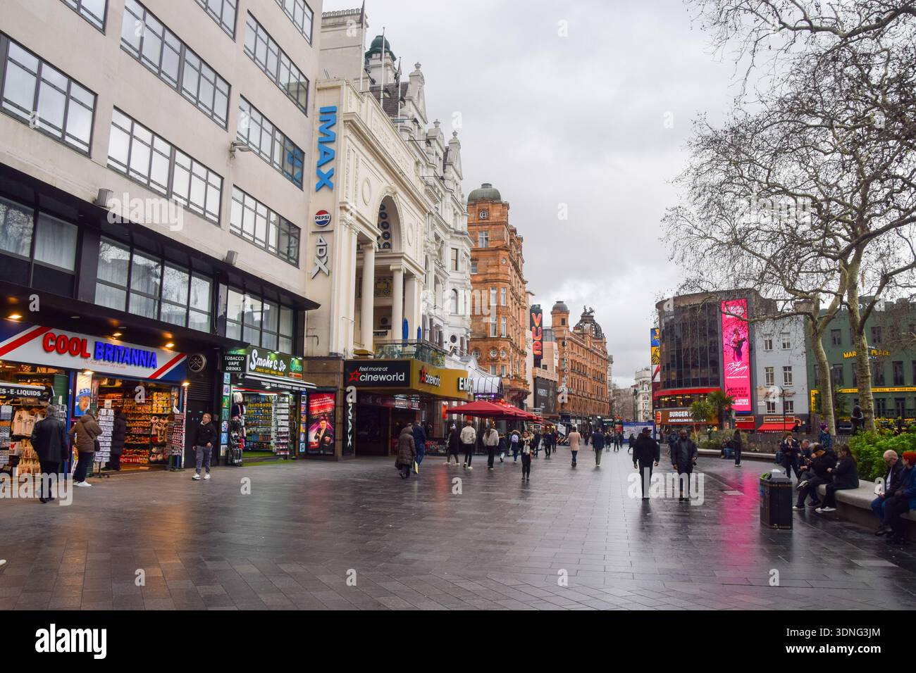 London, Großbritannien. 10. Februar 2026: Tagesansicht am Leicester Square mit Spaziergängen. Quelle: Vuk Valcic/Alamy Stockfoto